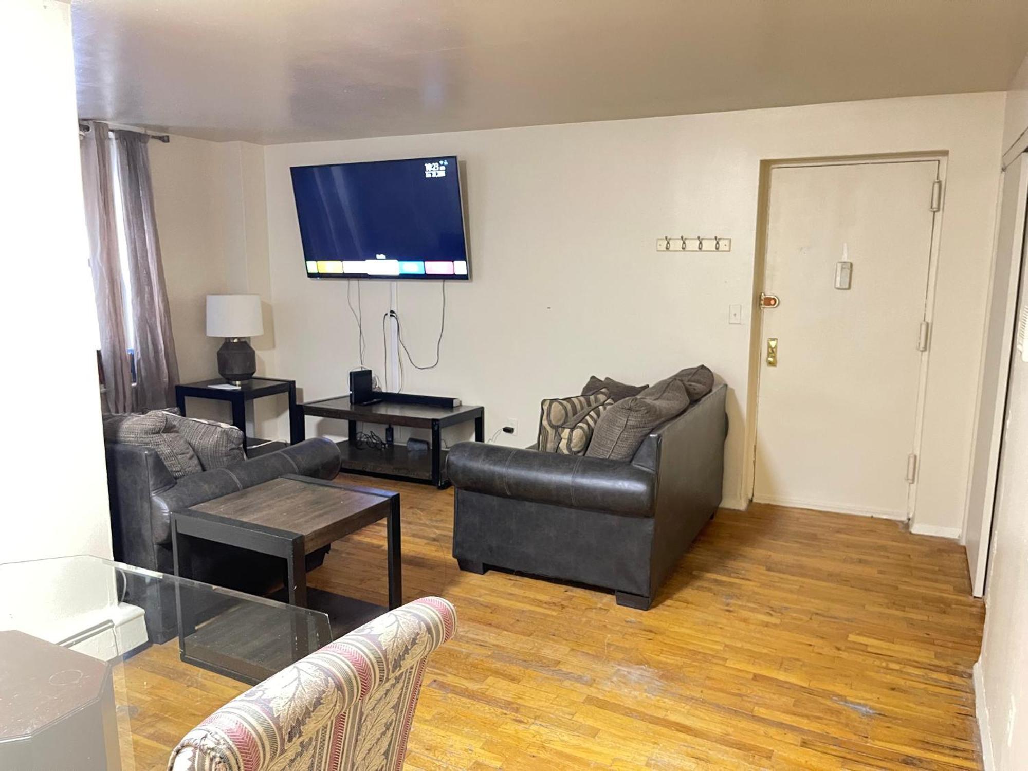 Apartment One Bedroom By Month Next To Bronx Zoo *