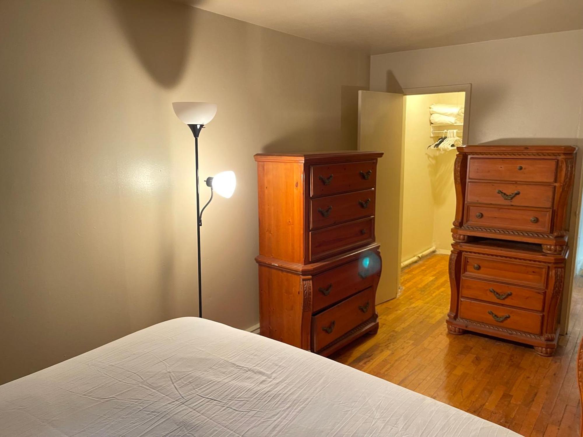 One Bedroom By Month Next To Bronx Zoo Apartment *