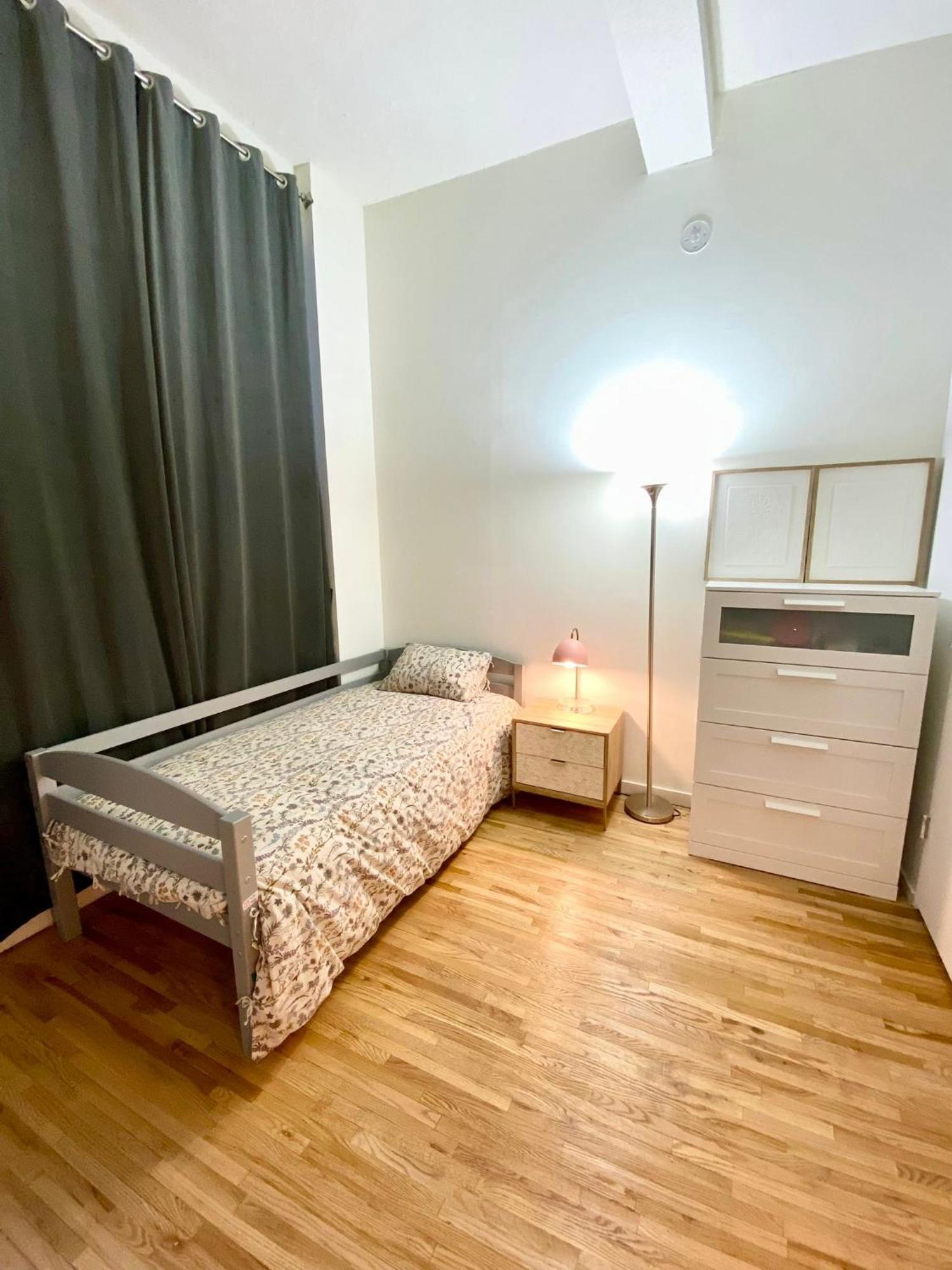 Great 2 Bed Great Location Nye Apartment