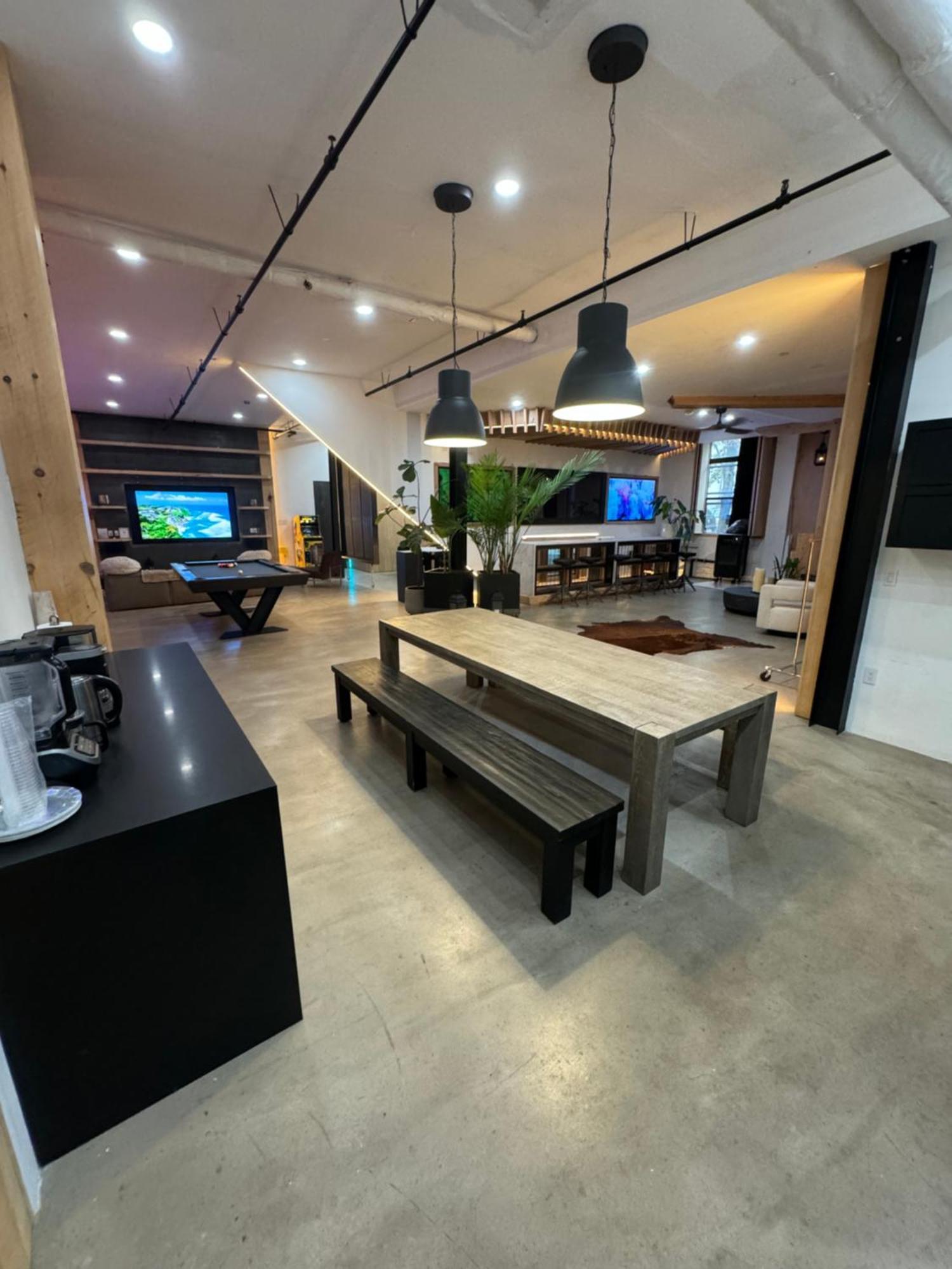 Extraordinary 3 Bedrooms Gigantic Loft Appartement
