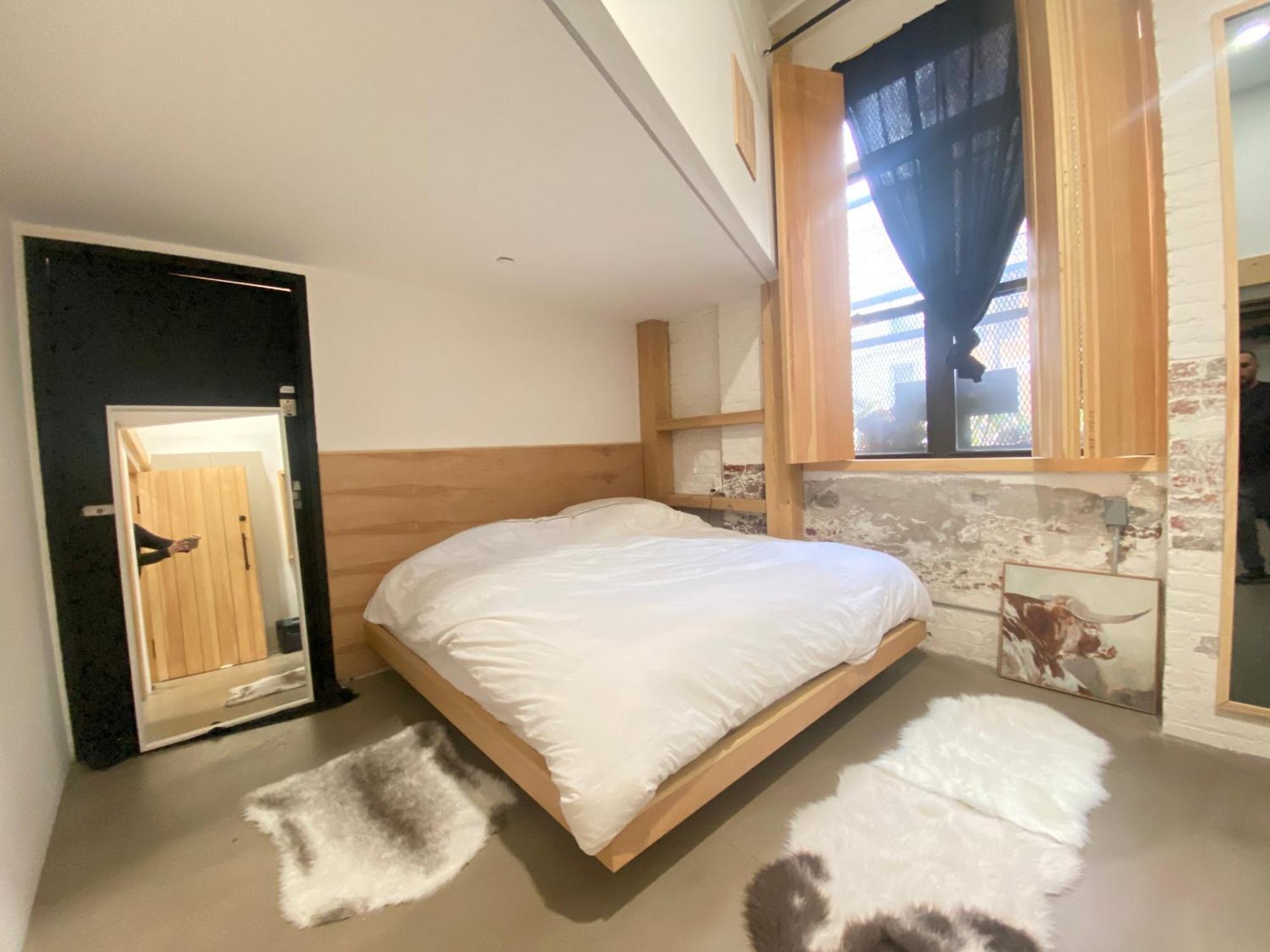 Extraordinary 3 Bedrooms Gigantic Loft Appartement