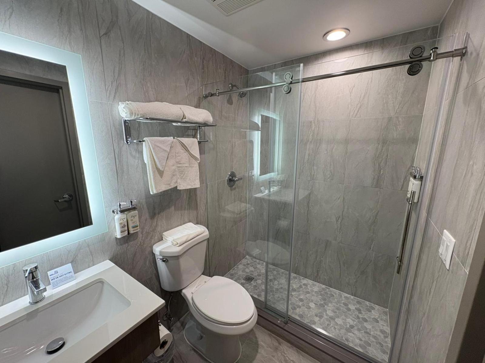 Holiday Express & Hotel 3*