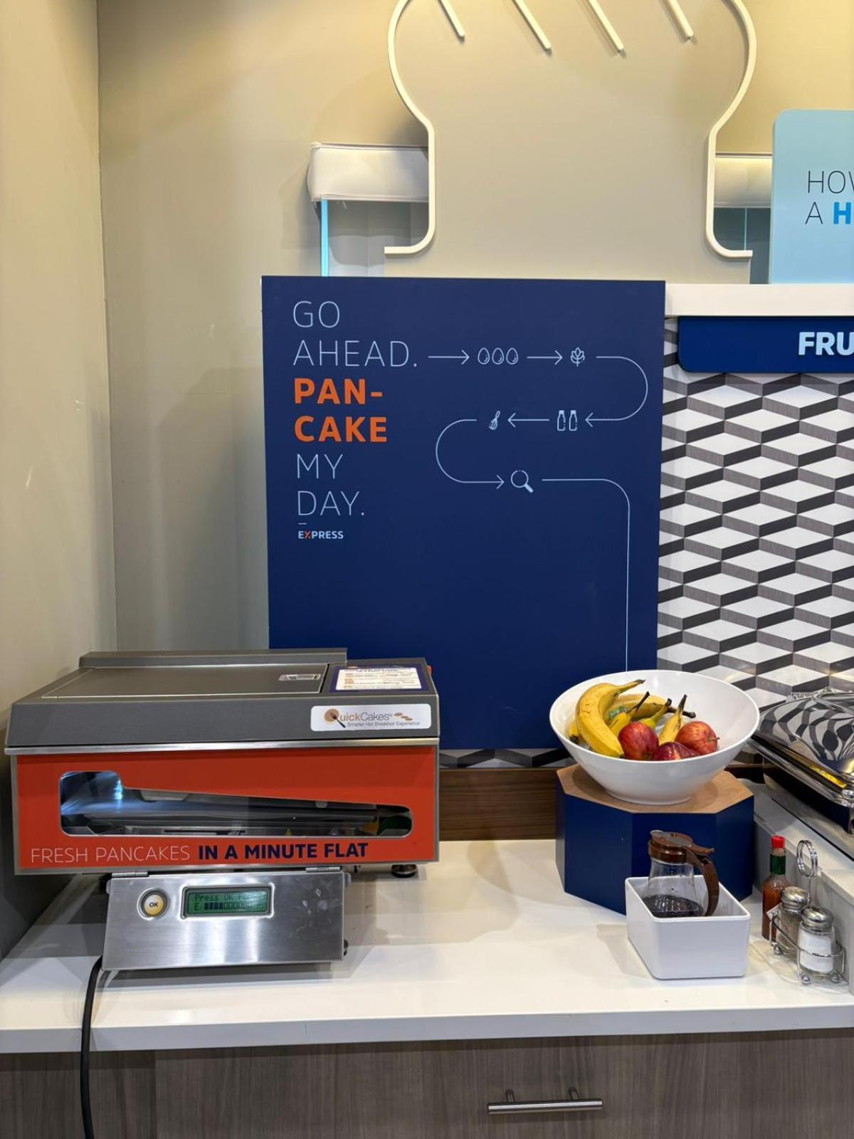 Hotel Holiday Express & 3*