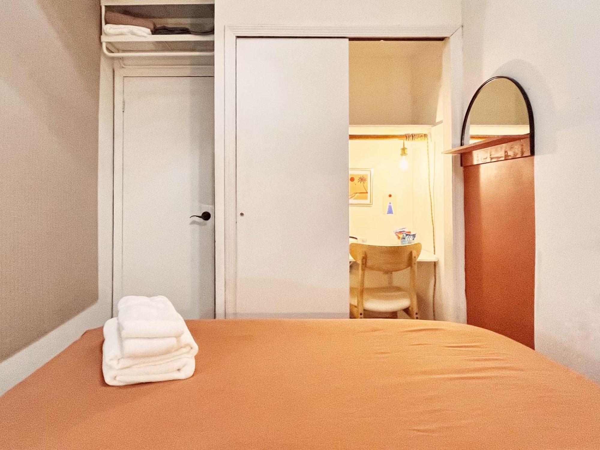 Terracotta - Small Private Bedroom In Les