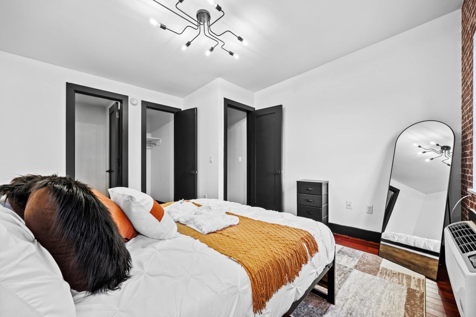 Rustic Chic 4br For Groups - Bushwick's Finest Apartment