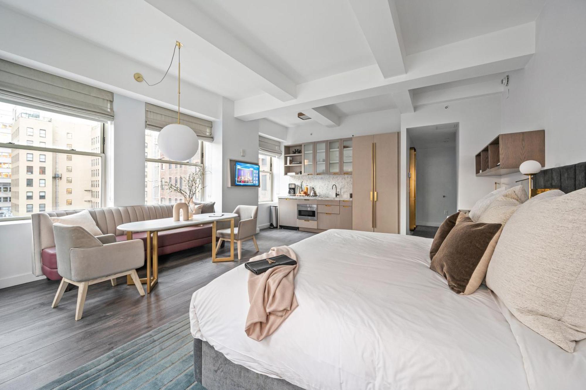 Aparthotel 17john 5*