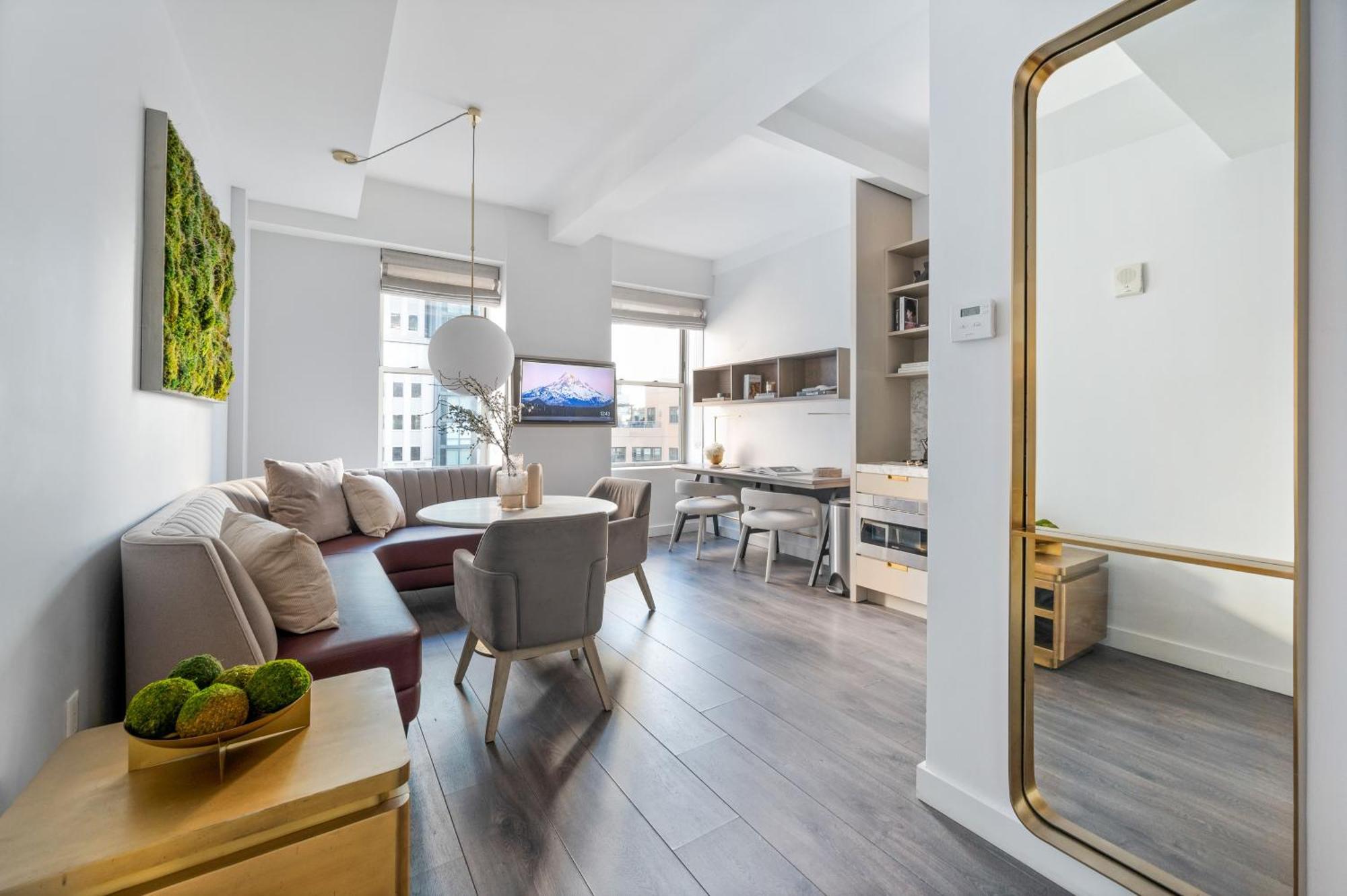 Aparthotel 17john 5*