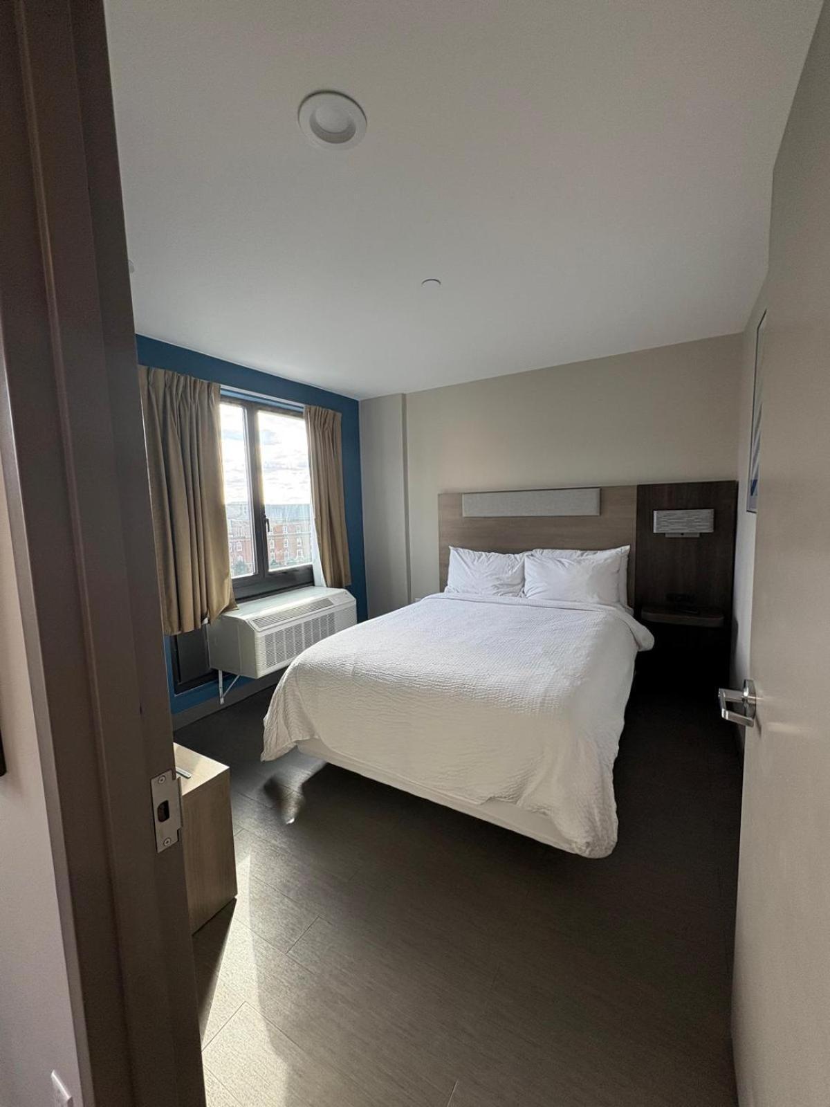 Holiday Express & 3*