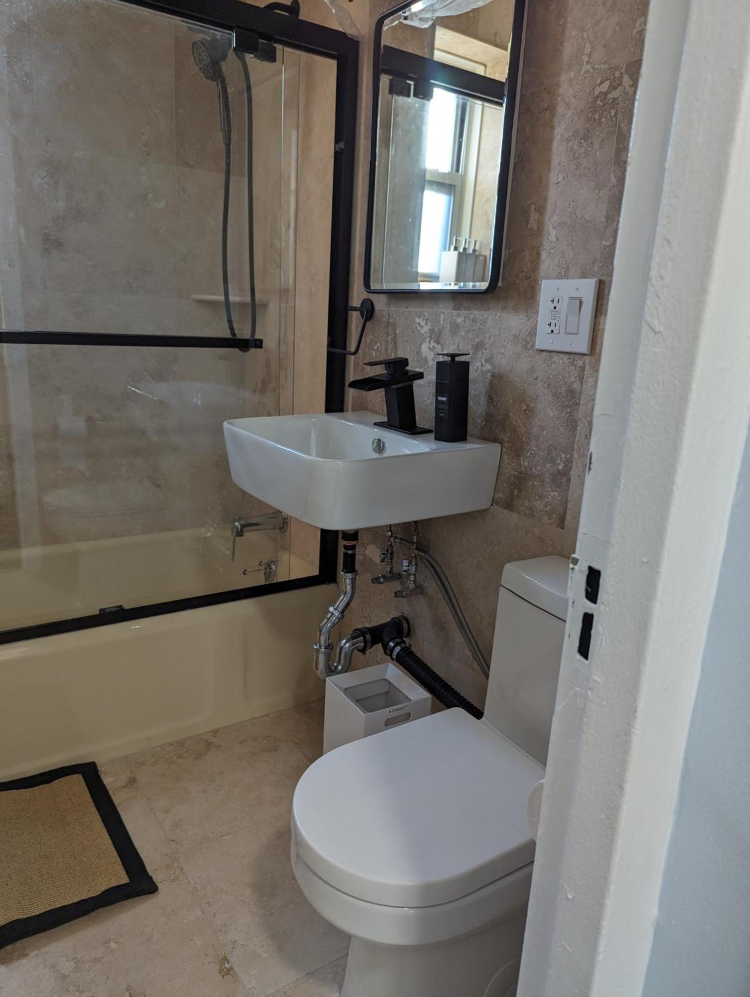 Fully Renovated Manhattan Gem 4*