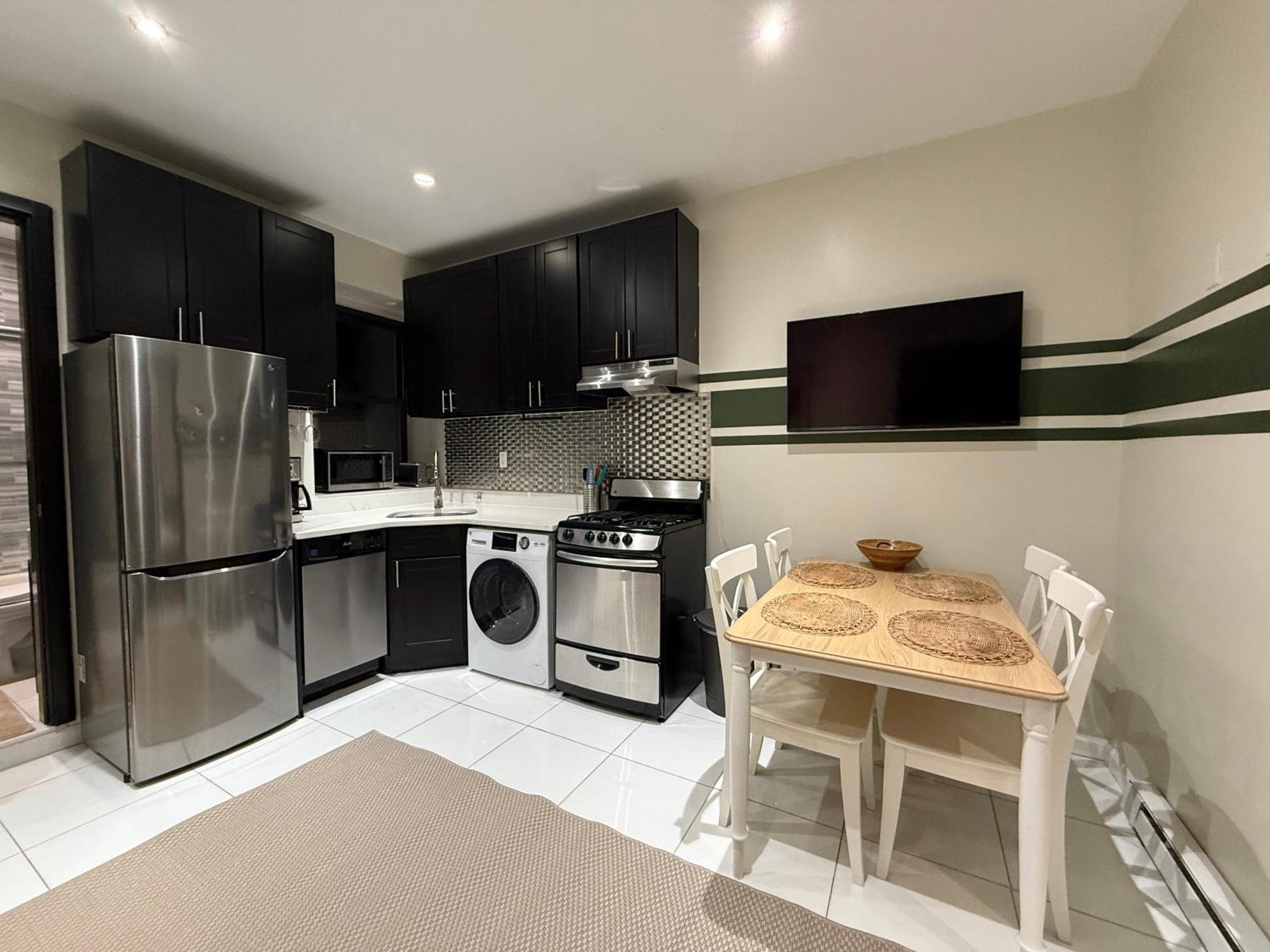 Discover The Comfort Of Columbia Area-3 Apartment New York