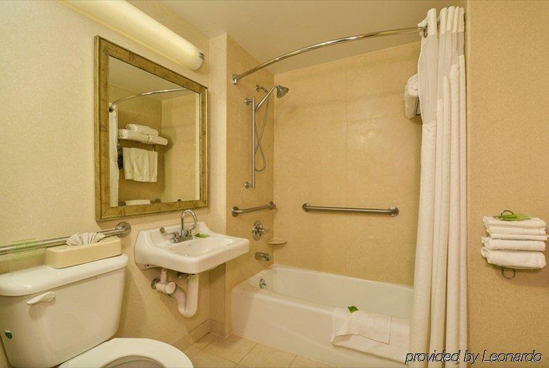 Country & By Radisson, Staten Island Hotel 3*