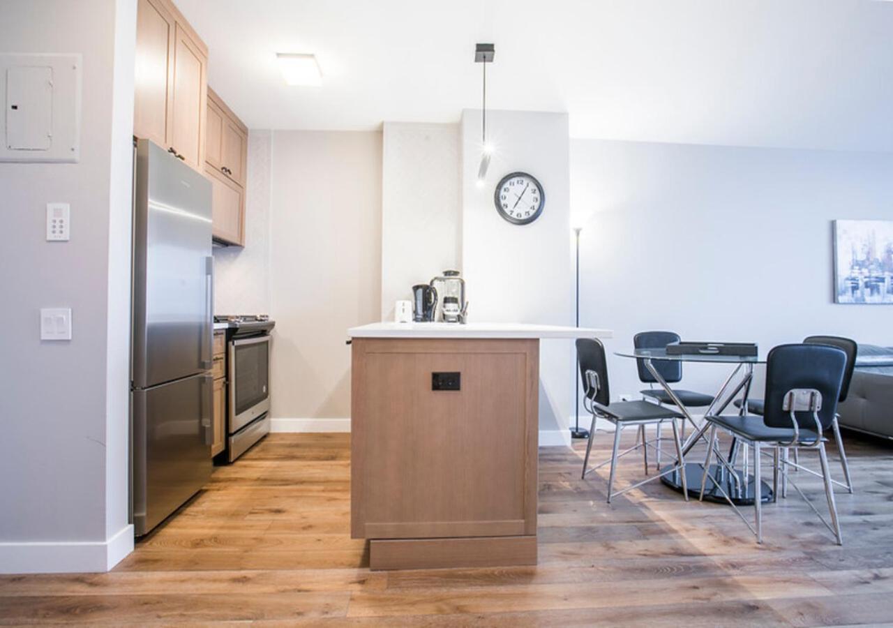 1 Bed 1 Bath In West Side Apartment *
