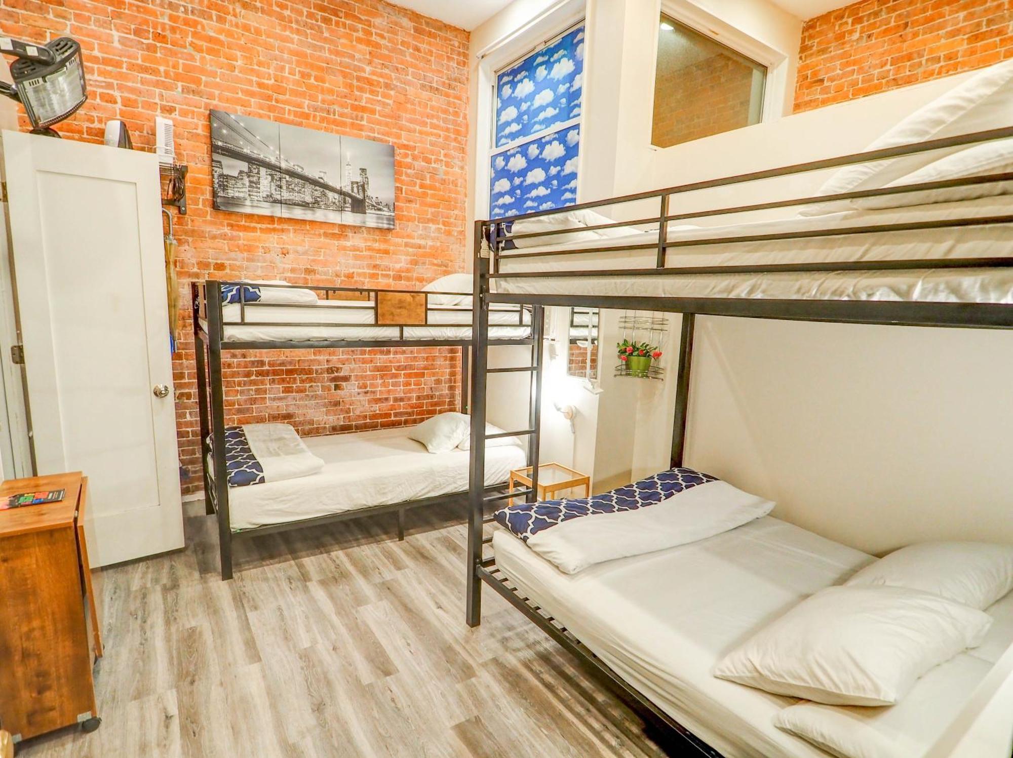 Metropolitan Manhattan Apartment