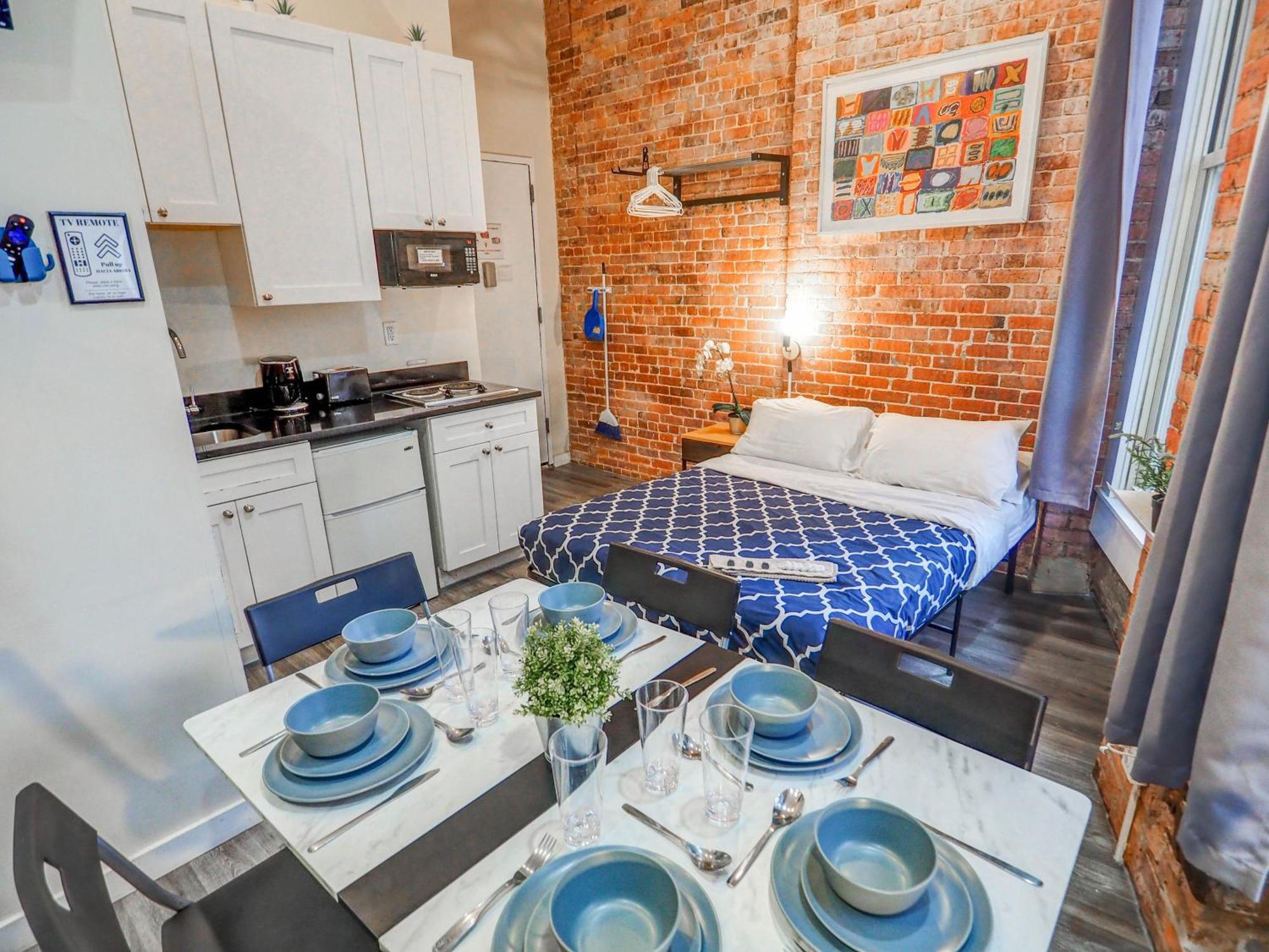 Metropolitan Manhattan Apartment