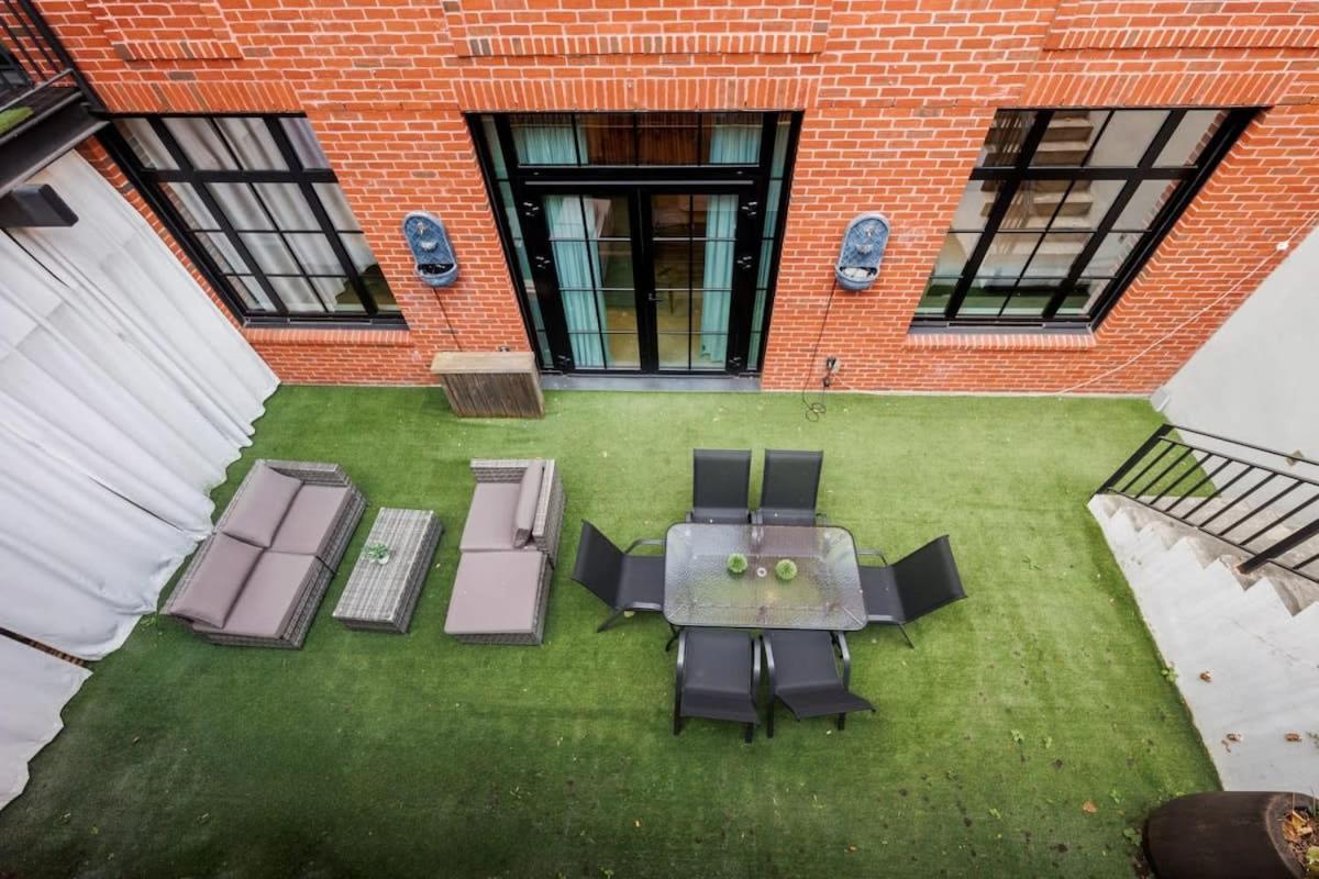 Clinton By Rove Travel 3br Duplex With Backyard *