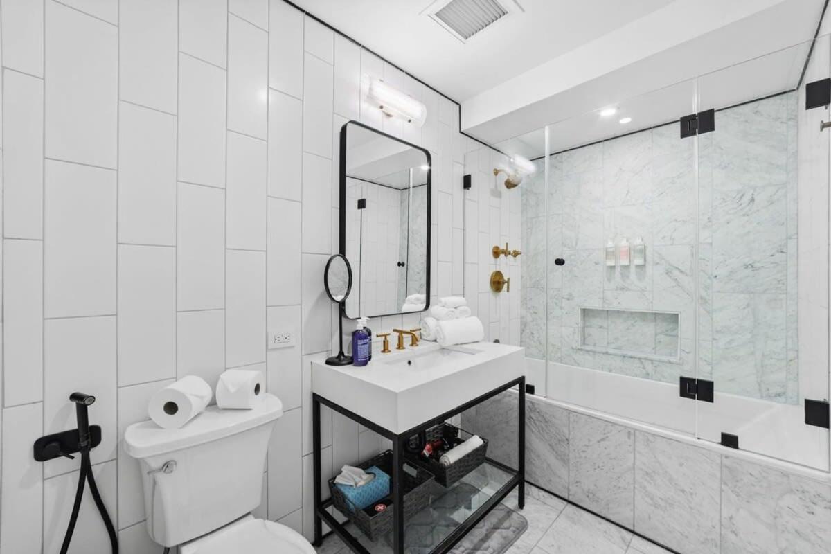 Clinton By Rove Travel 3br Duplex With Backyard