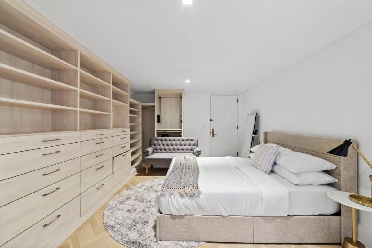 Clinton By Rove Travel 3br Duplex With Backyard New York