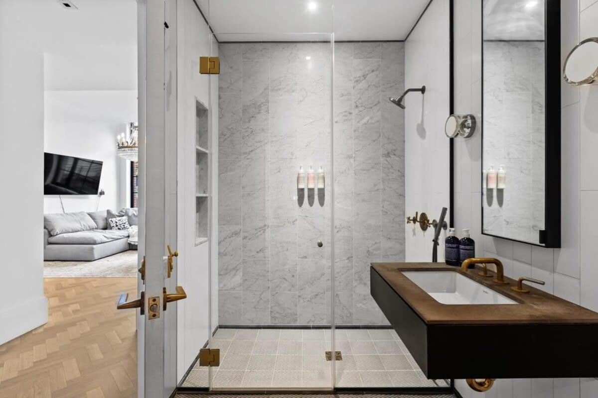 Clinton By Rove Travel 3br Duplex With Backyard Apartment *