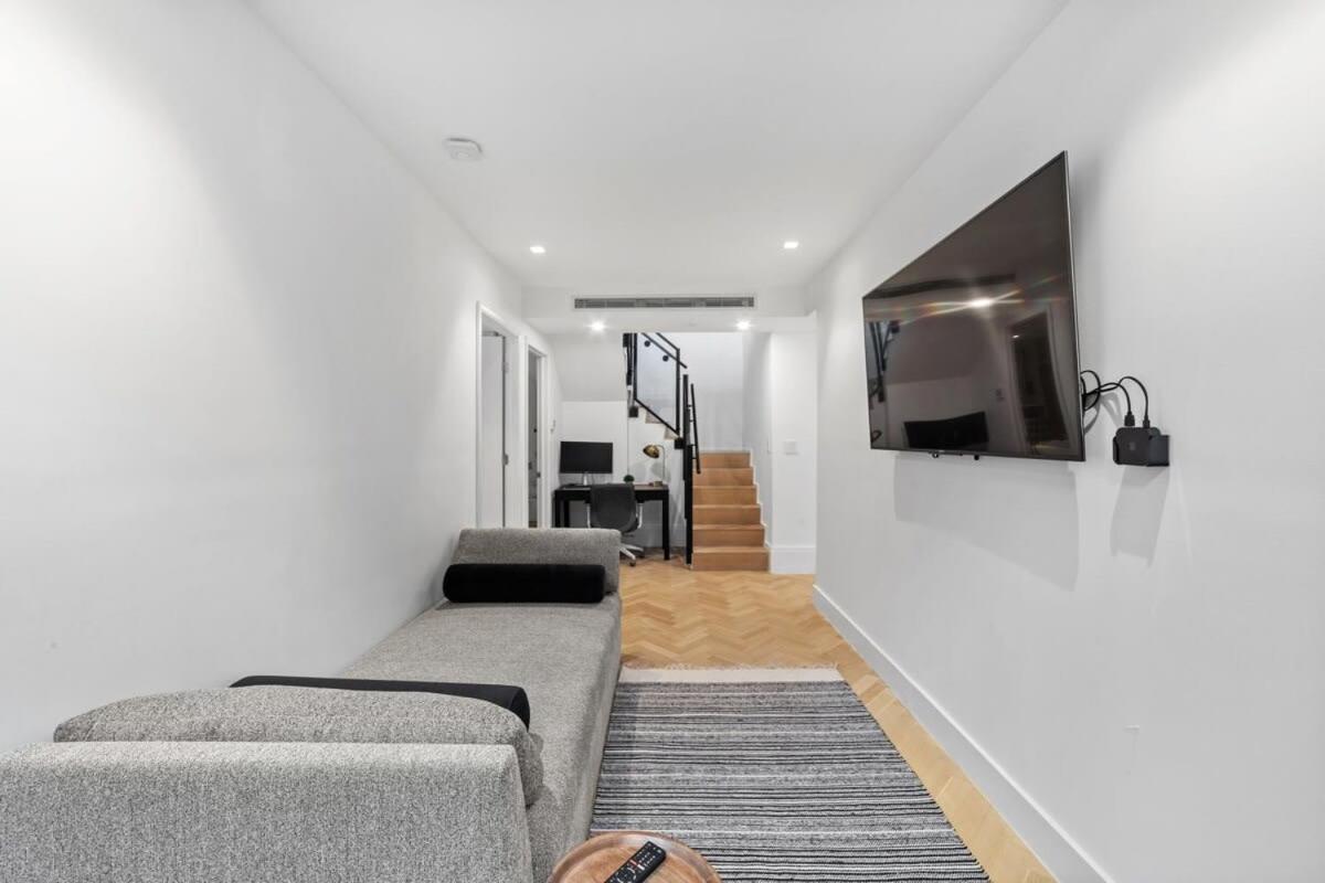 Clinton By Rove Travel 3br Duplex With Backyard