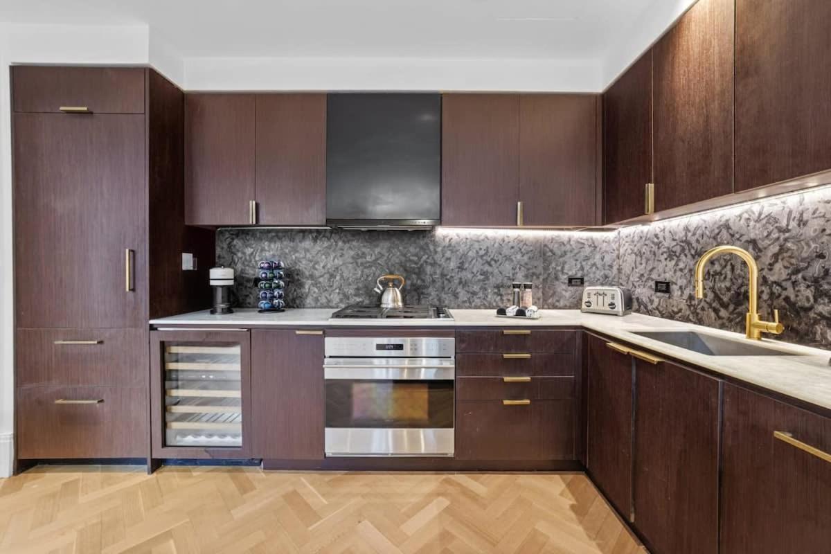 Clinton By Rove Travel 3br Duplex With Backyard