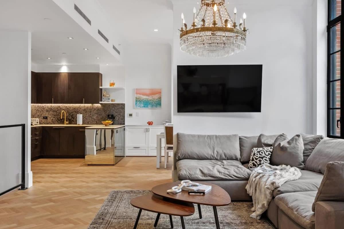 Clinton By Rove Travel 3br Duplex With Backyard *