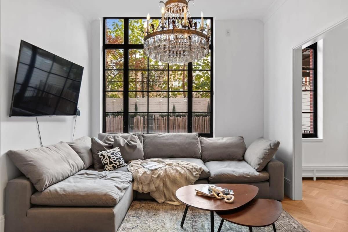 Clinton By Rove Travel 3br Duplex With Backyard New York