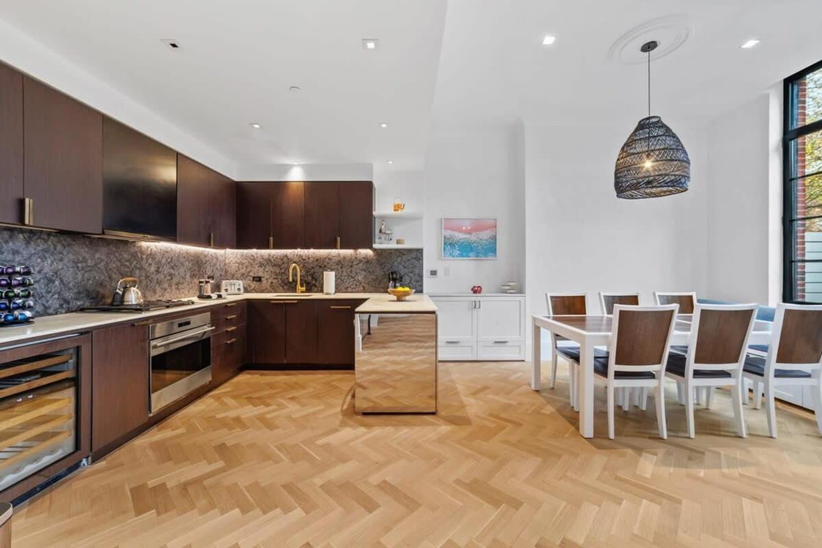 Clinton By Rove Travel 3br Duplex With Backyard Apartment *