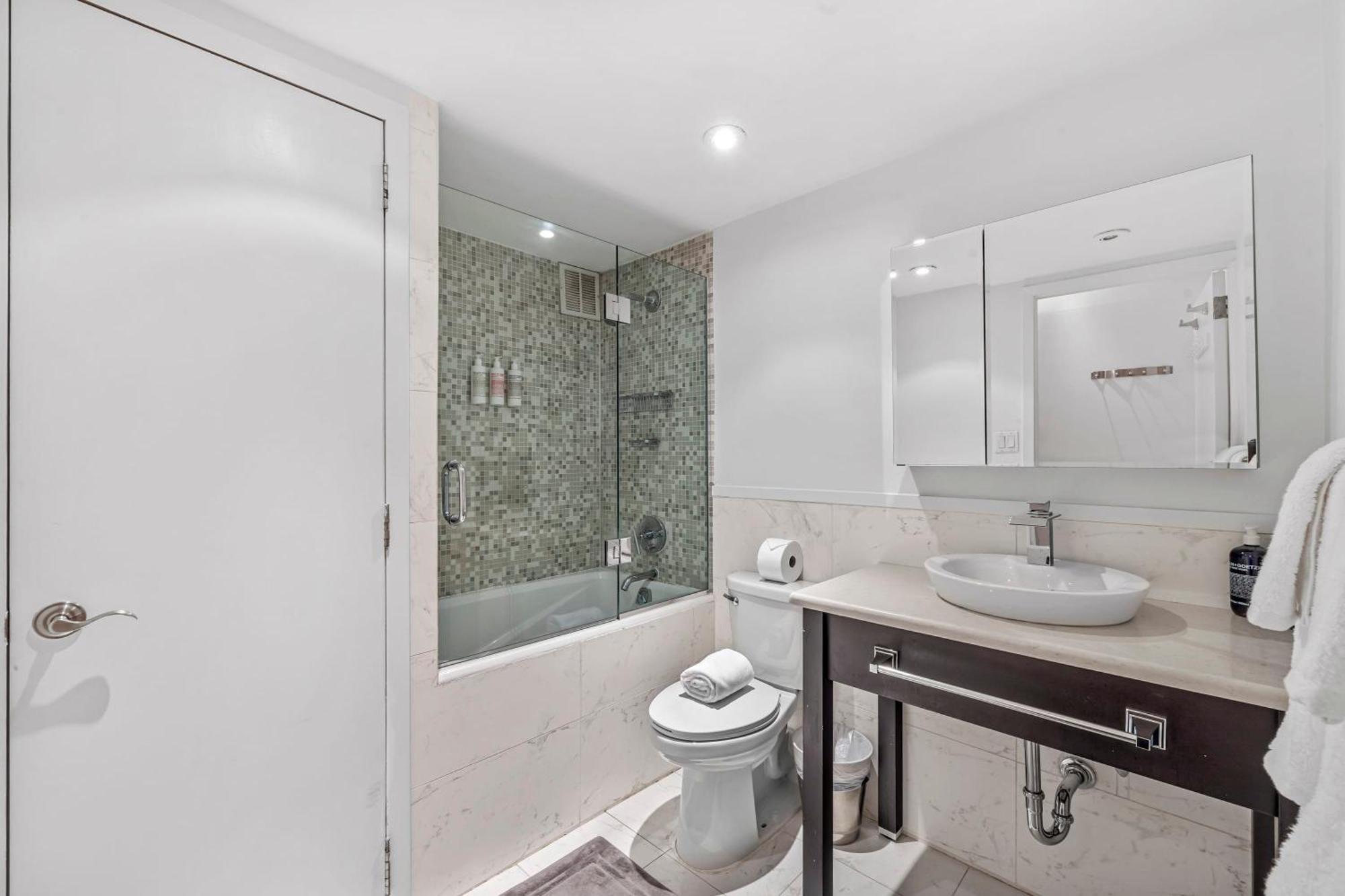 Barrow By Rove Travel 1br Loft With Shared Roof Apartment *