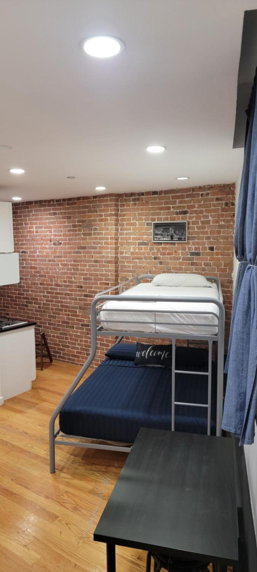 Midtown Manhattan Apartment *