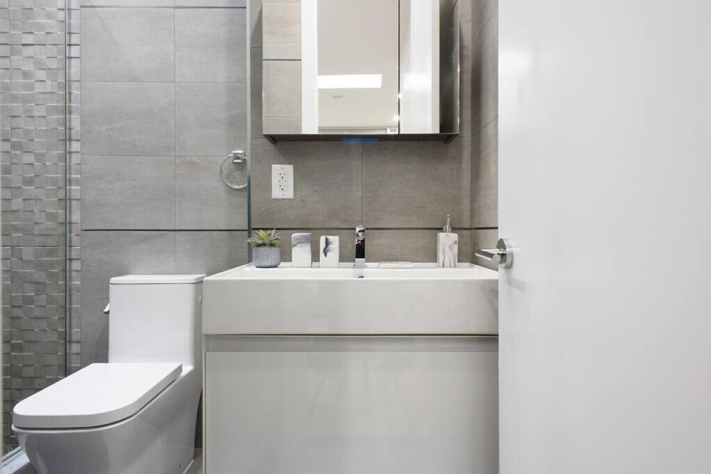 Appartement 78-4b New Quality 1br W&d In Unit Skylight New York