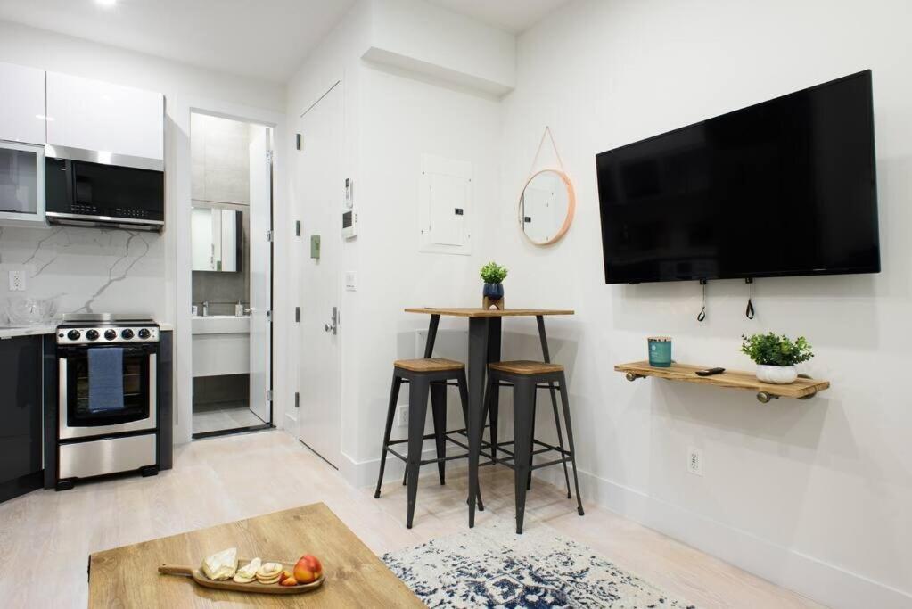Appartement 78-4b New Quality 1br W&d In Unit Skylight New York