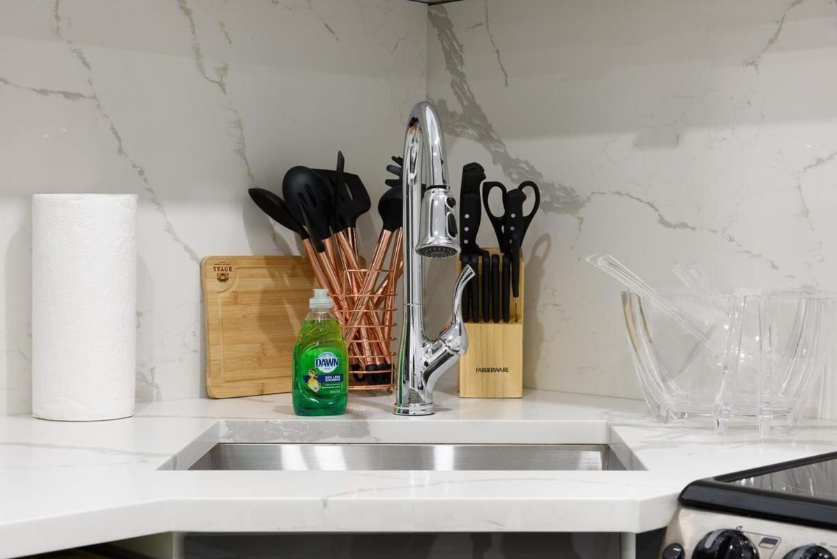 78-3b New Junior 1 Bedroom Prime Ues Wd In Unit *