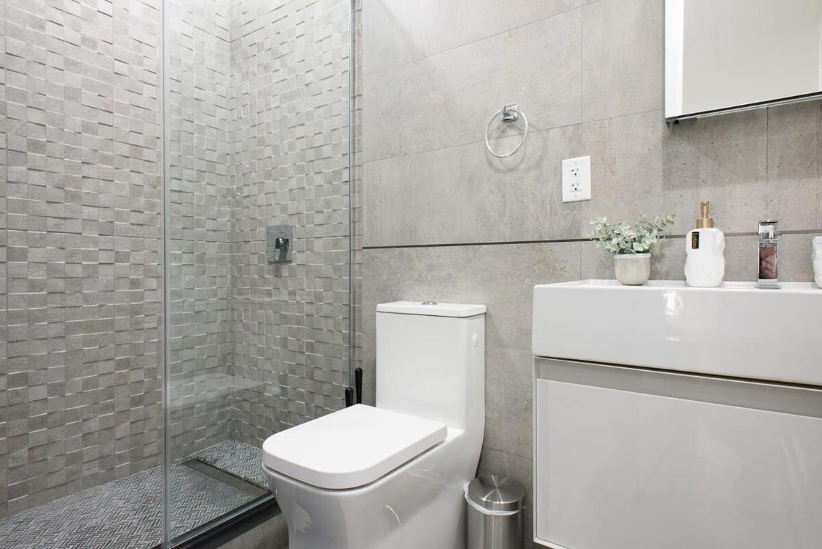 78-3b New Junior 1 Bedroom Prime Ues Wd In Unit