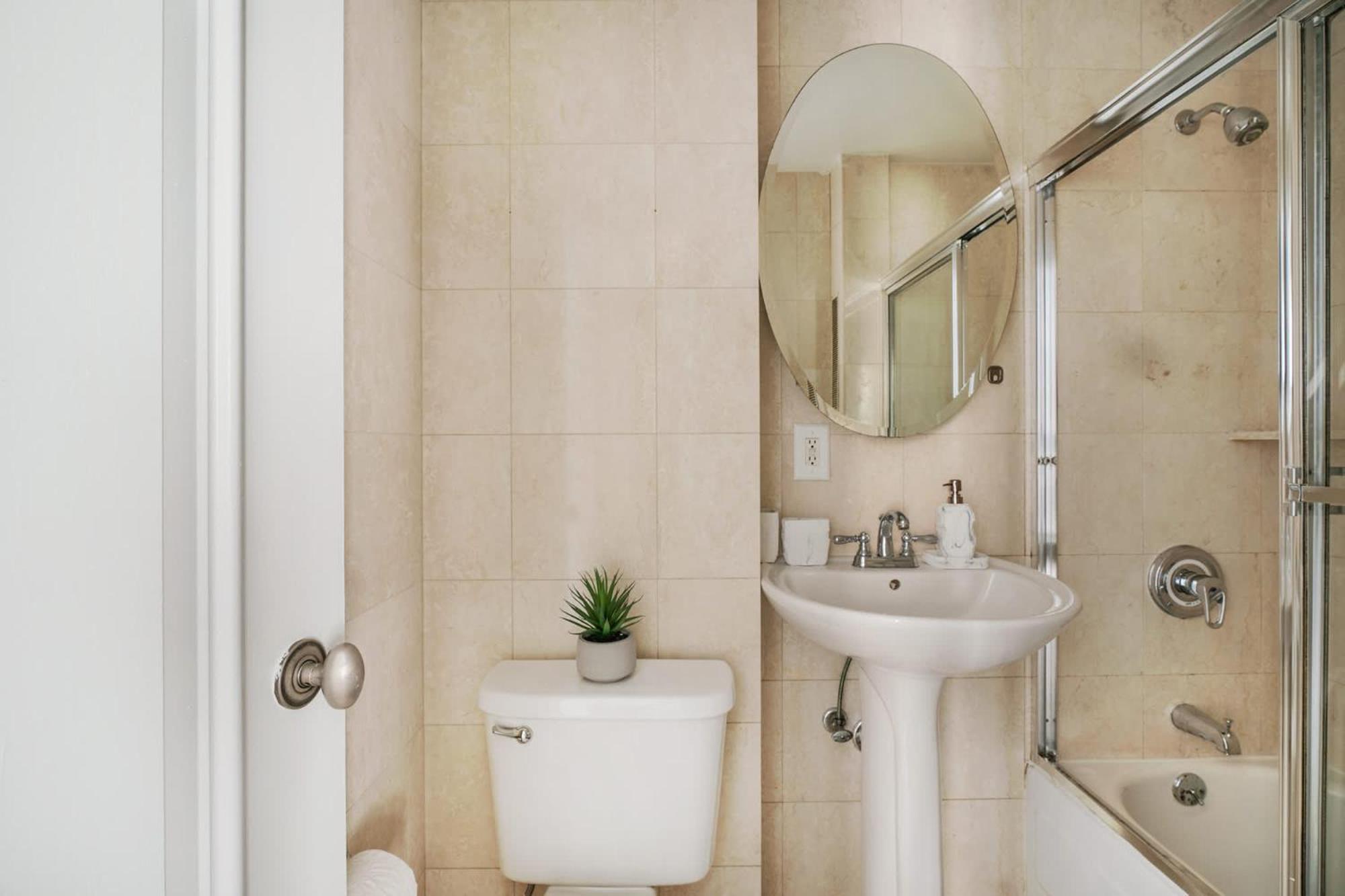 73-508 New 1br 1bth Uws Doorman Gym Appartement