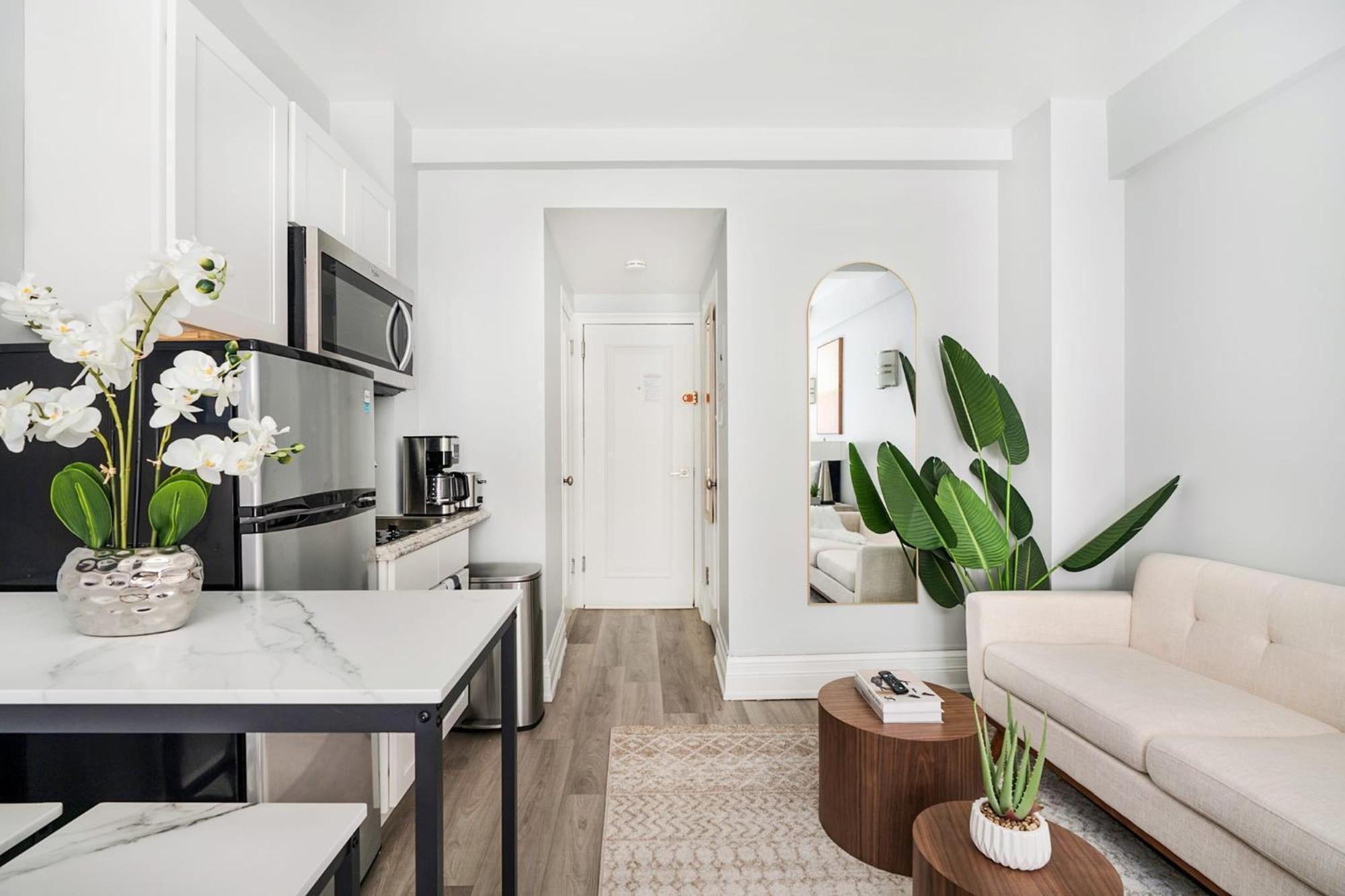 73-318 New Uws Doorman Gym Apartment *