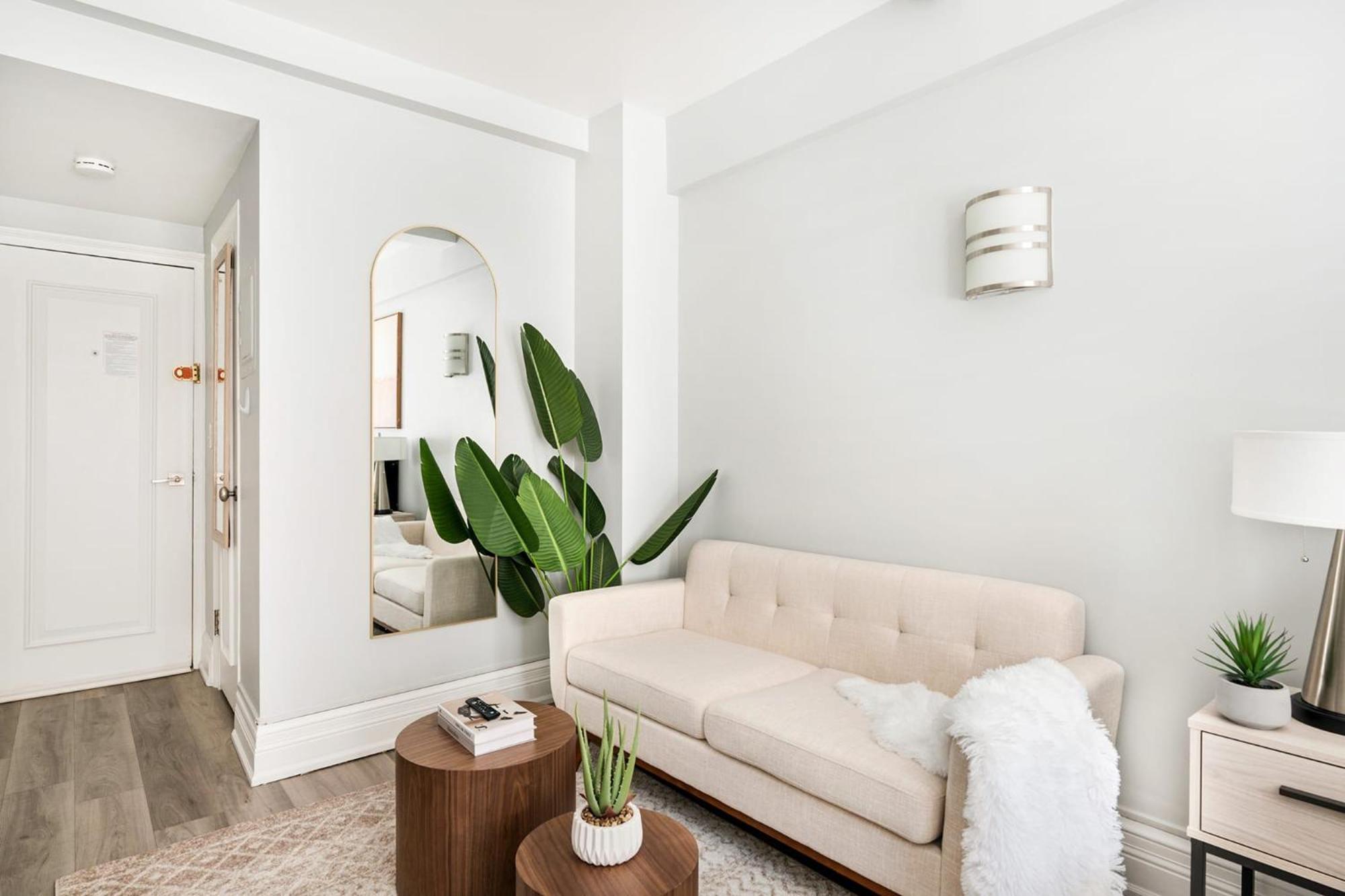 73-318 New Uws Doorman Gym * New York