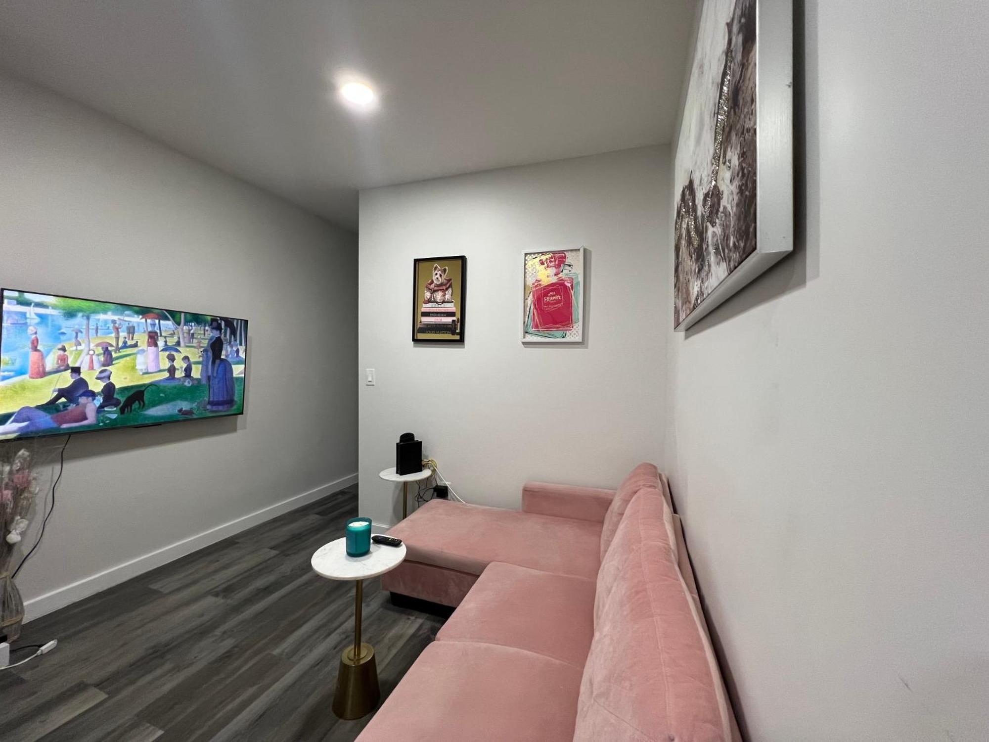 Apartment Steps From Times Square *