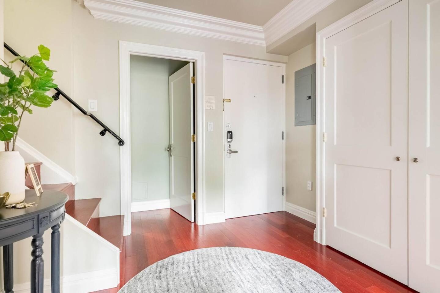 Lofty & Bright Greenwich Getaway W Private Rooftop New York