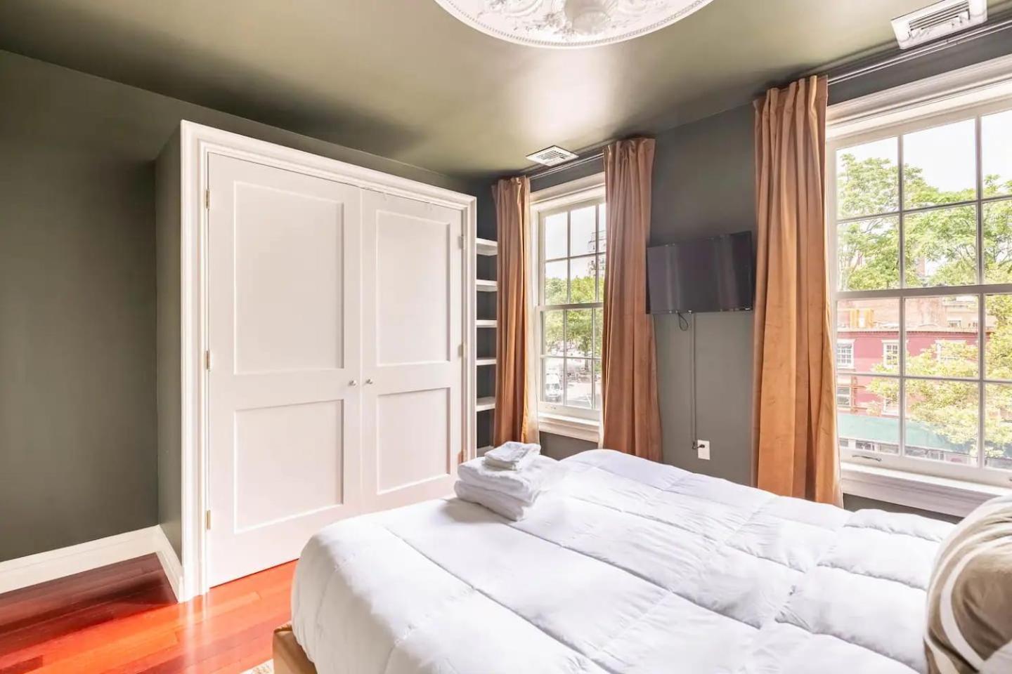 Lofty & Bright Greenwich Getaway W Private Rooftop New York