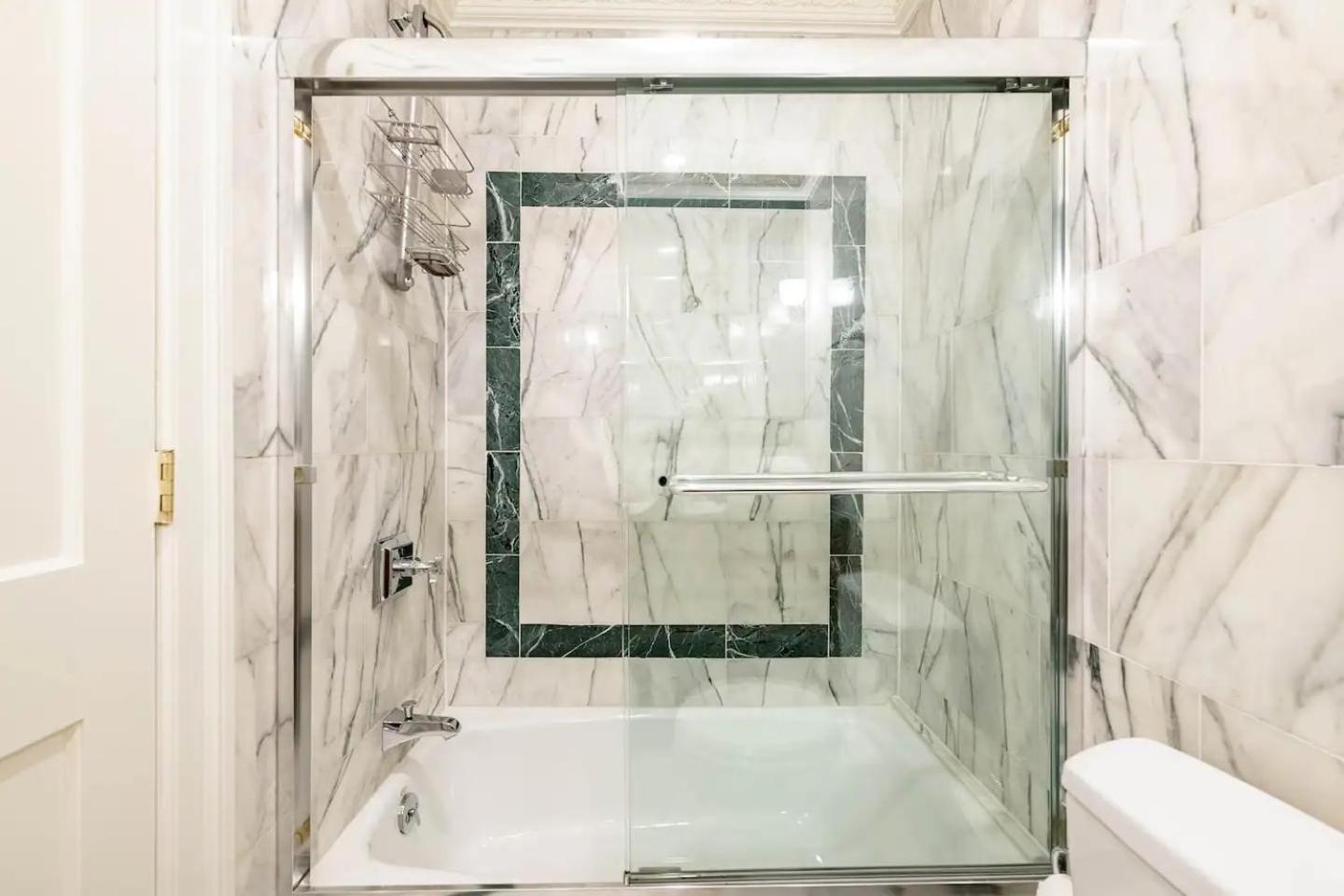 Lofty & Bright Greenwich Getaway W Private Rooftop * New York