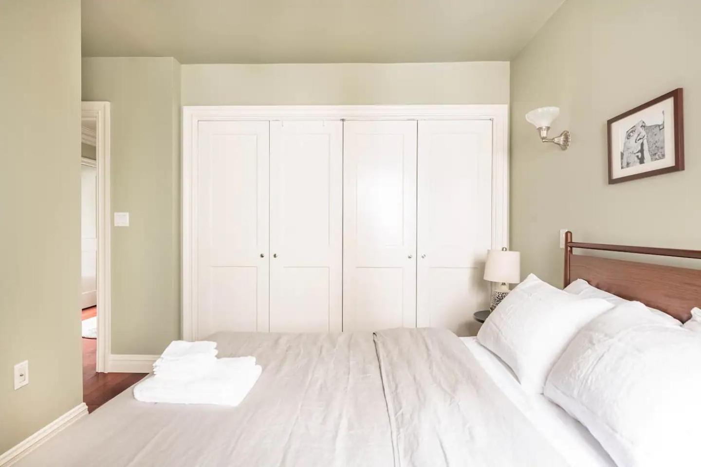 Lofty & Bright Greenwich Getaway W Private Rooftop