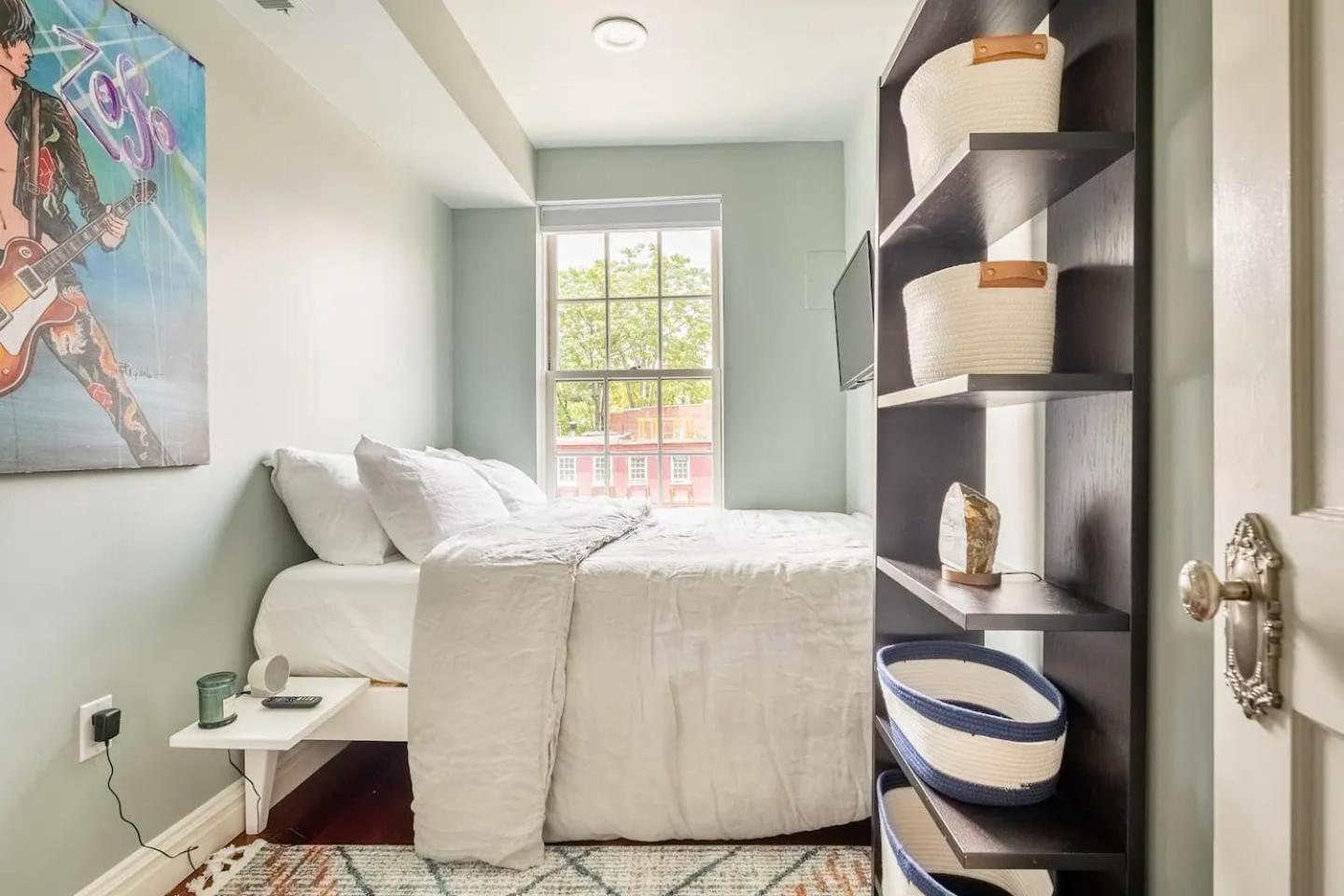 Lofty & Bright Greenwich Getaway W Private Rooftop Apartment