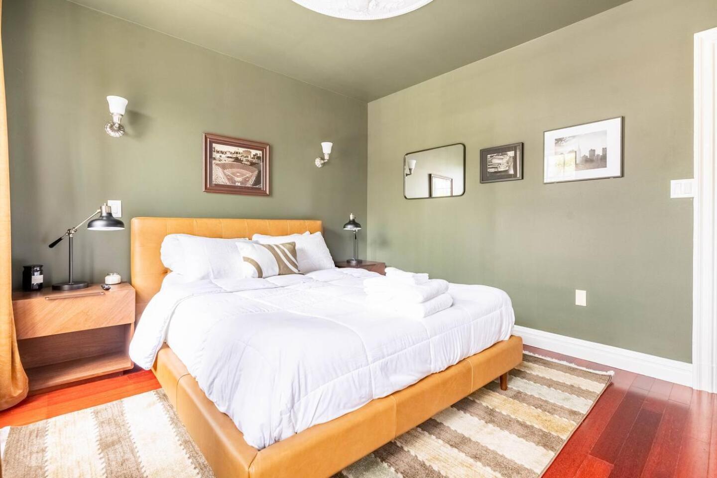 Apartment Lofty & Bright Greenwich Getaway W Private Rooftop