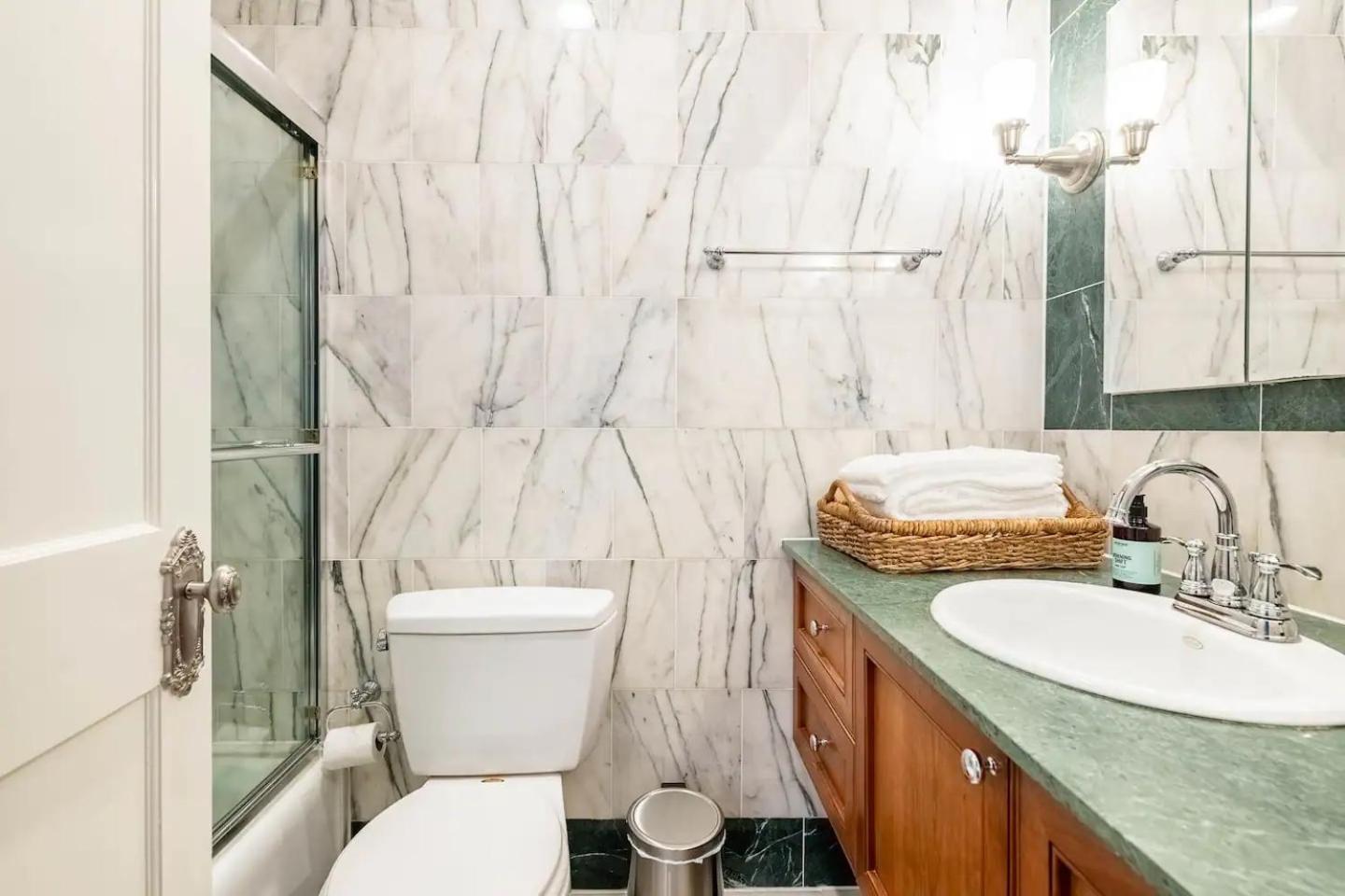 Lofty & Bright Greenwich Getaway W Private Rooftop New York