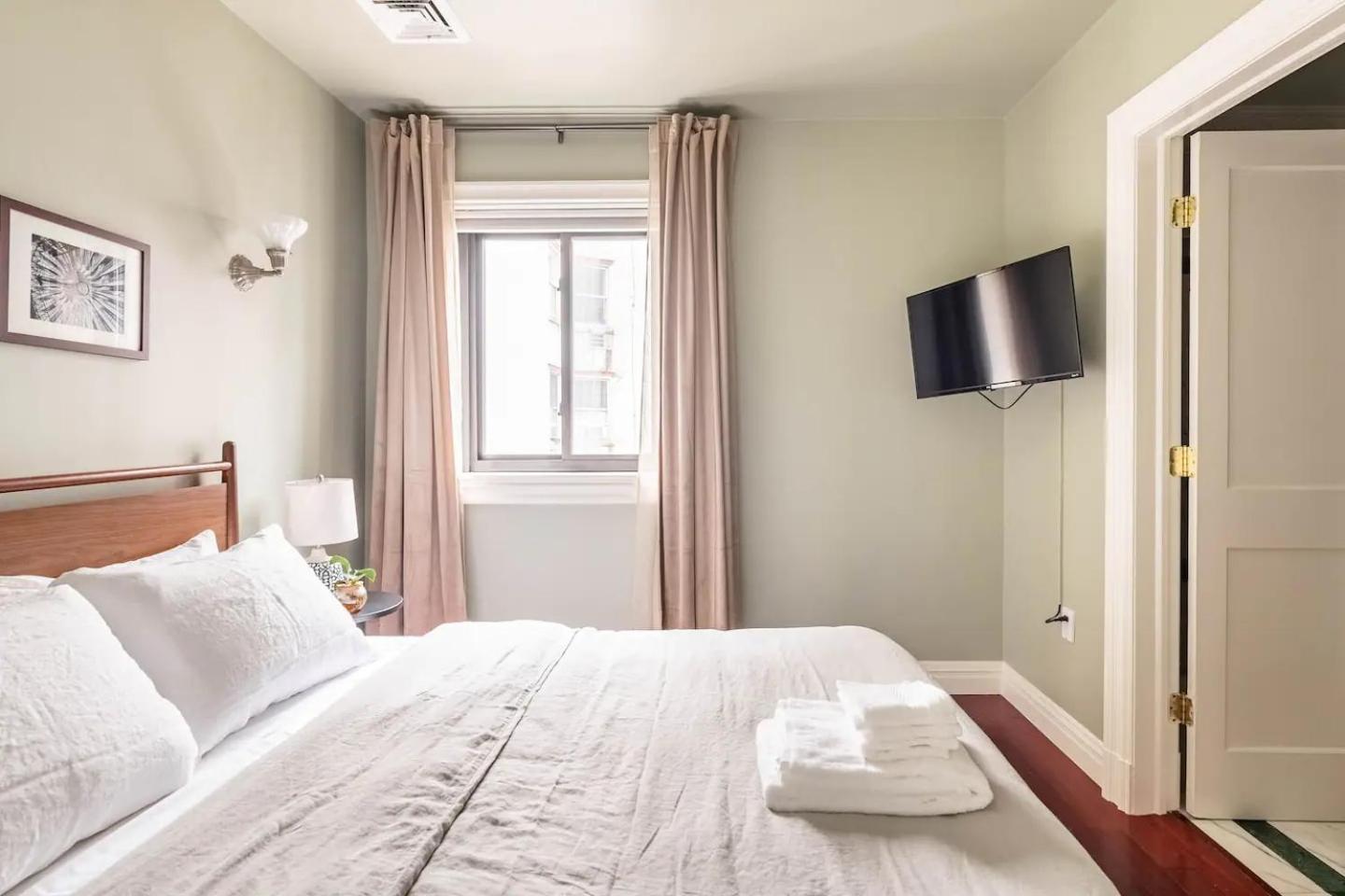 Apartment Lofty & Bright Greenwich Getaway W Private Rooftop