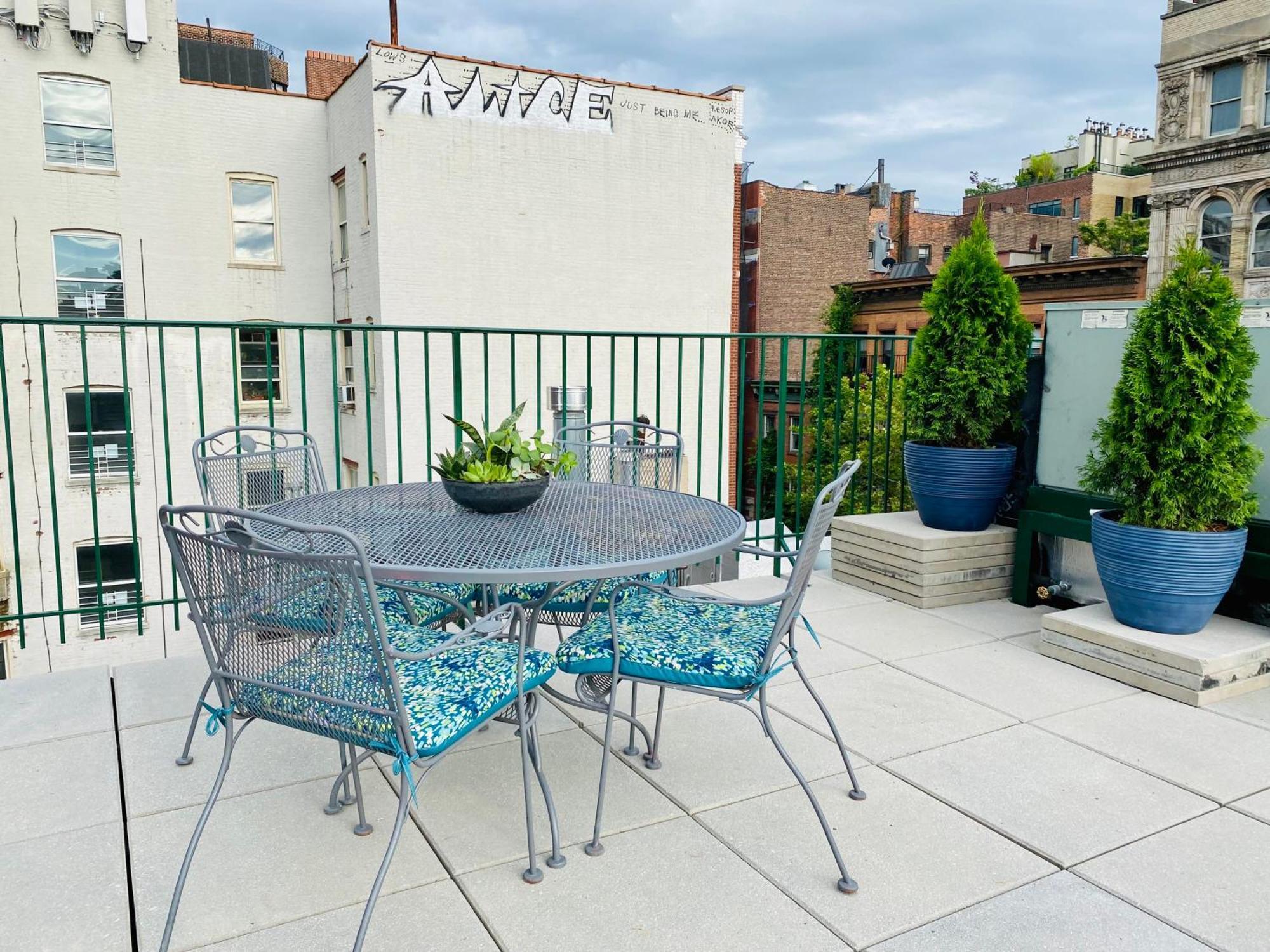 Lofty & Bright Greenwich Getaway W Private Rooftop Apartment *