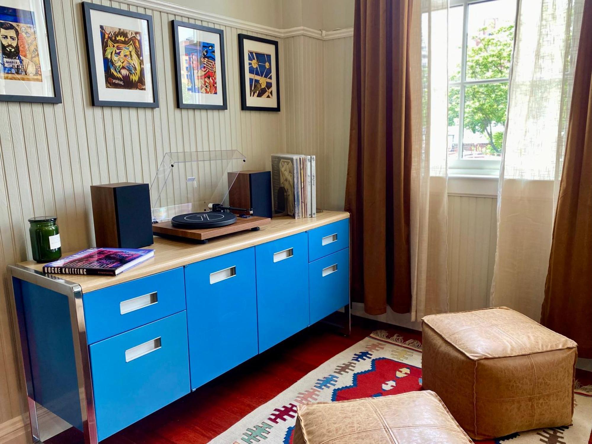 Lofty & Bright Greenwich Getaway W Private Rooftop *