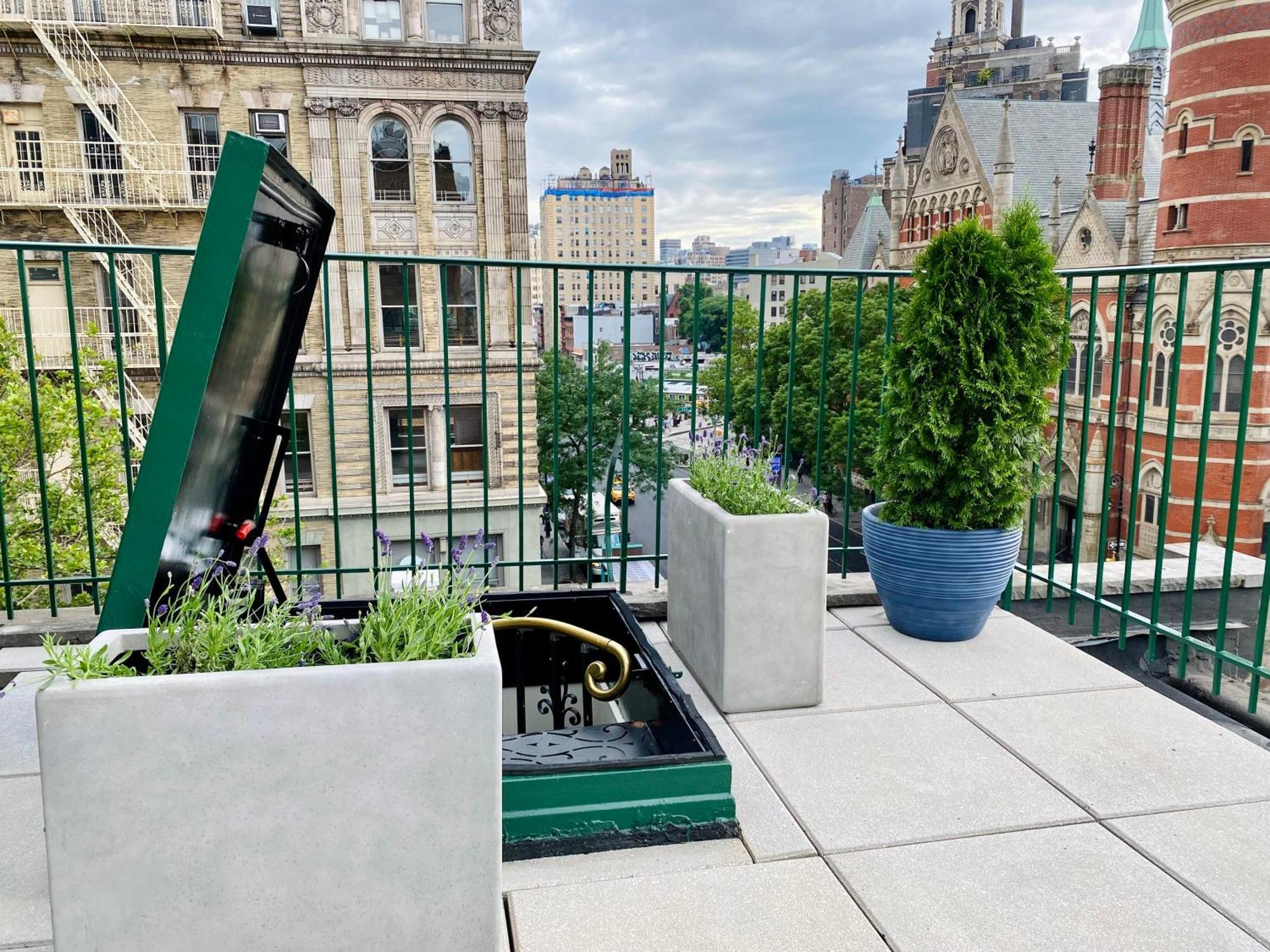 Lofty & Bright Greenwich Getaway W Private Rooftop