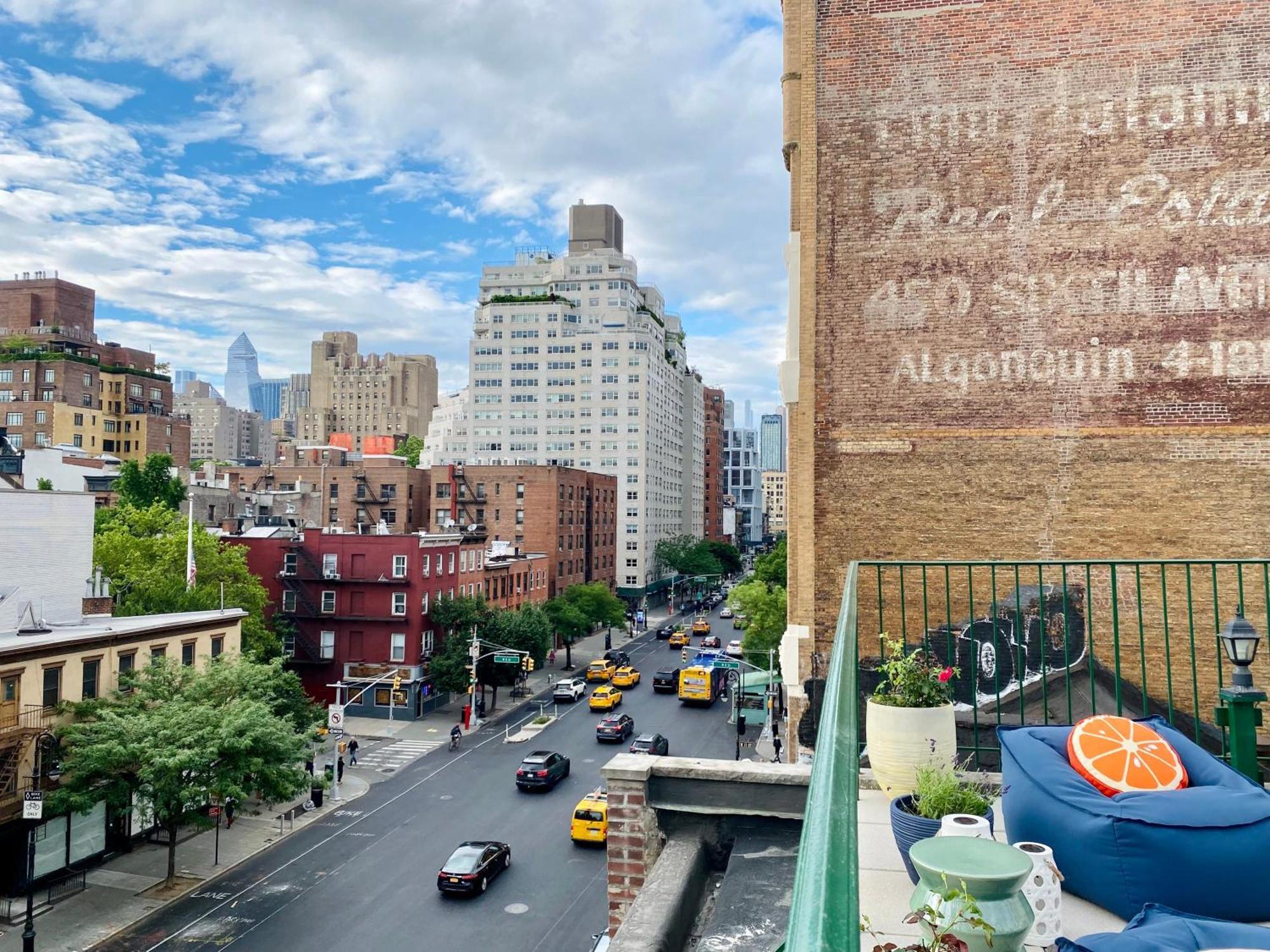 Lofty & Bright Greenwich Getaway W Private Rooftop * New York