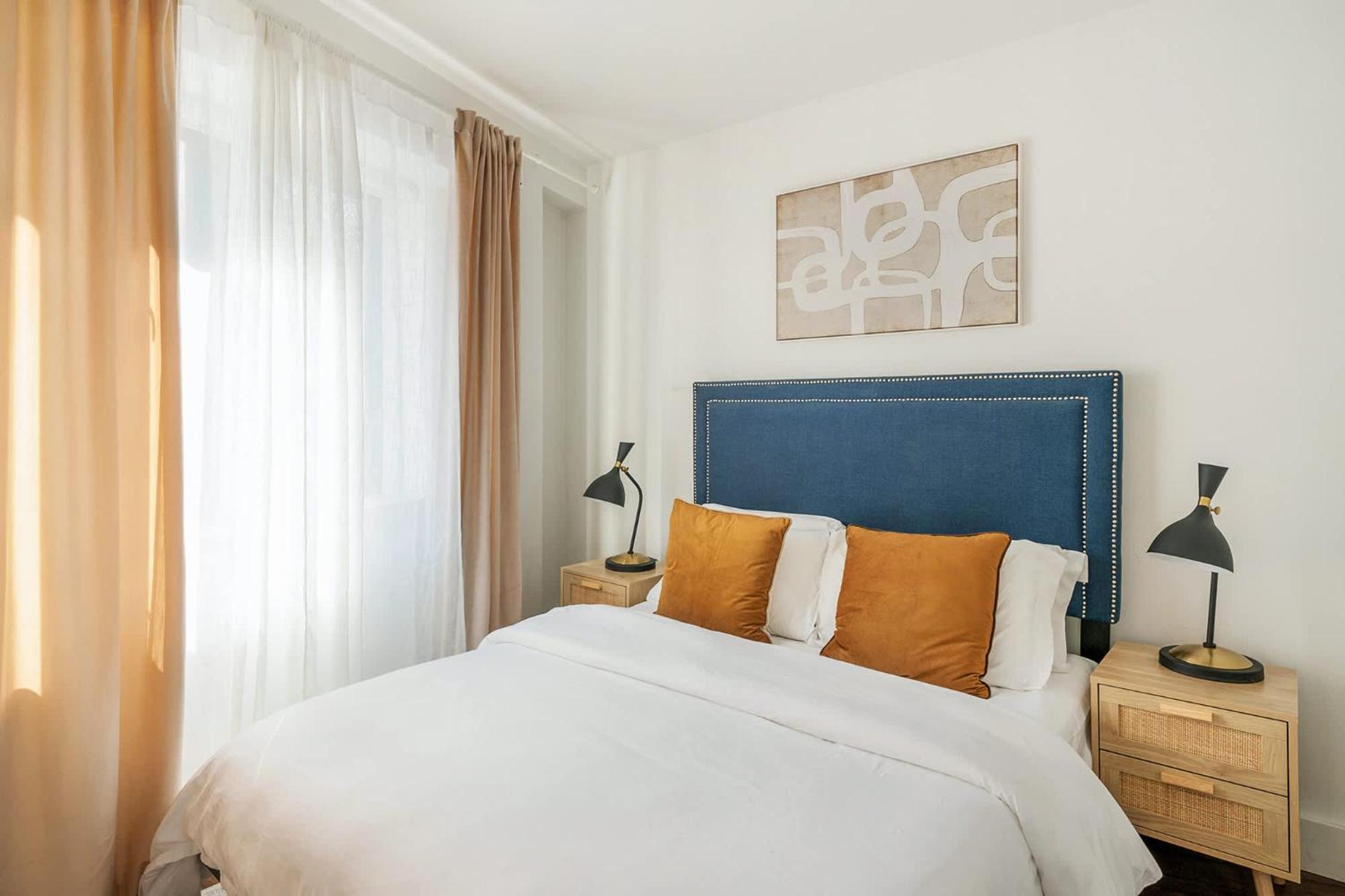 809-4a Columbus Circle New Bldg 1br W D